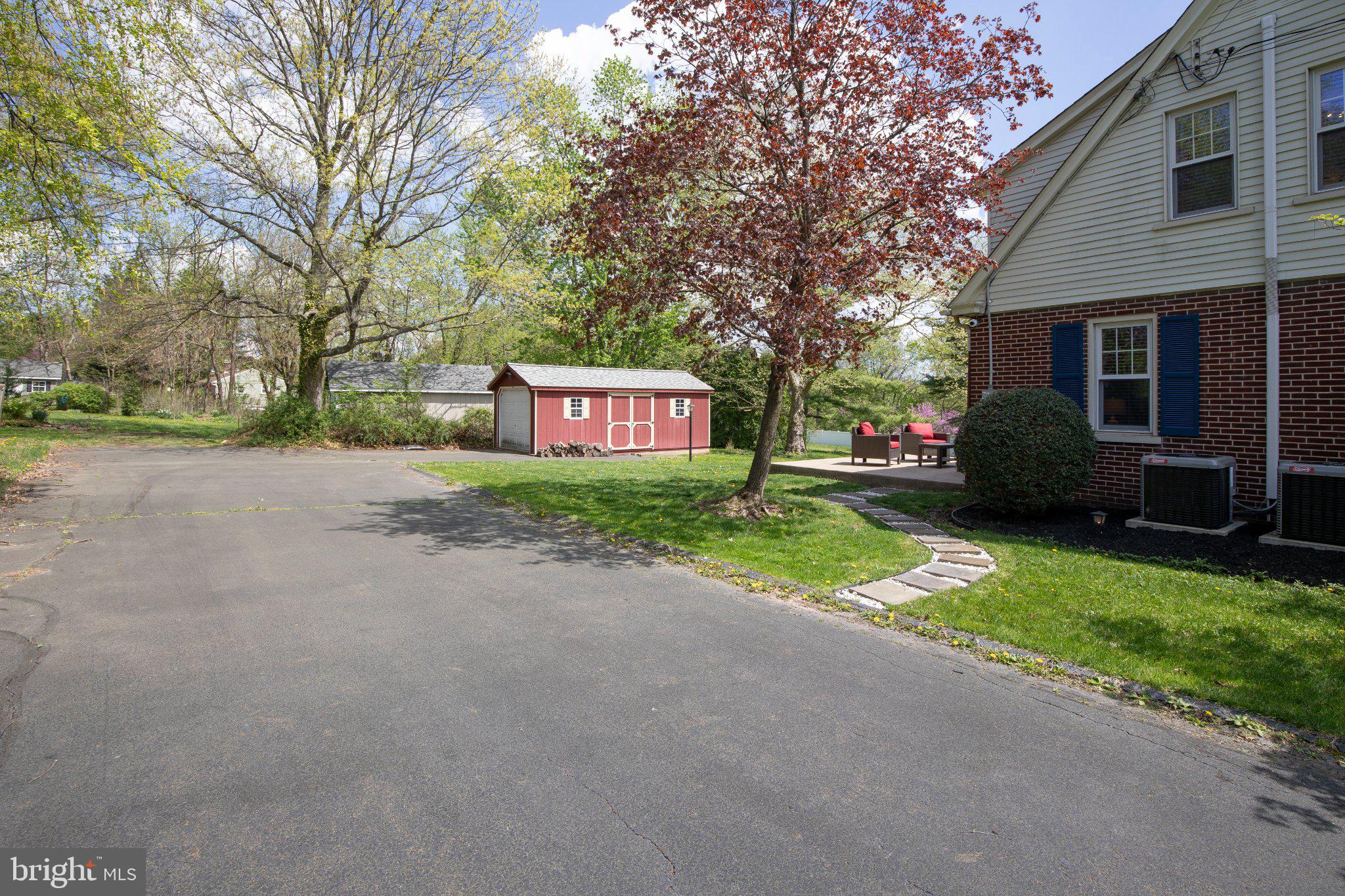 SQUIRREL RUN - Residential