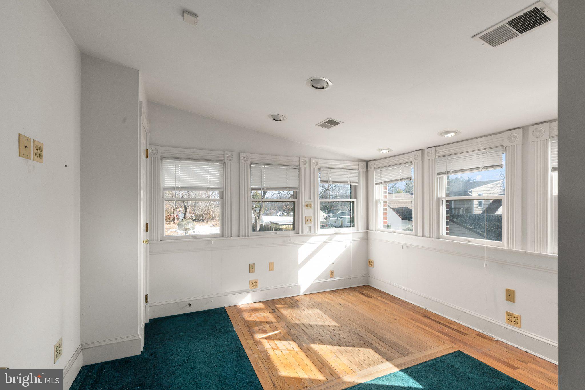 BEL AIR DOWNTOWN - Commercial Sale