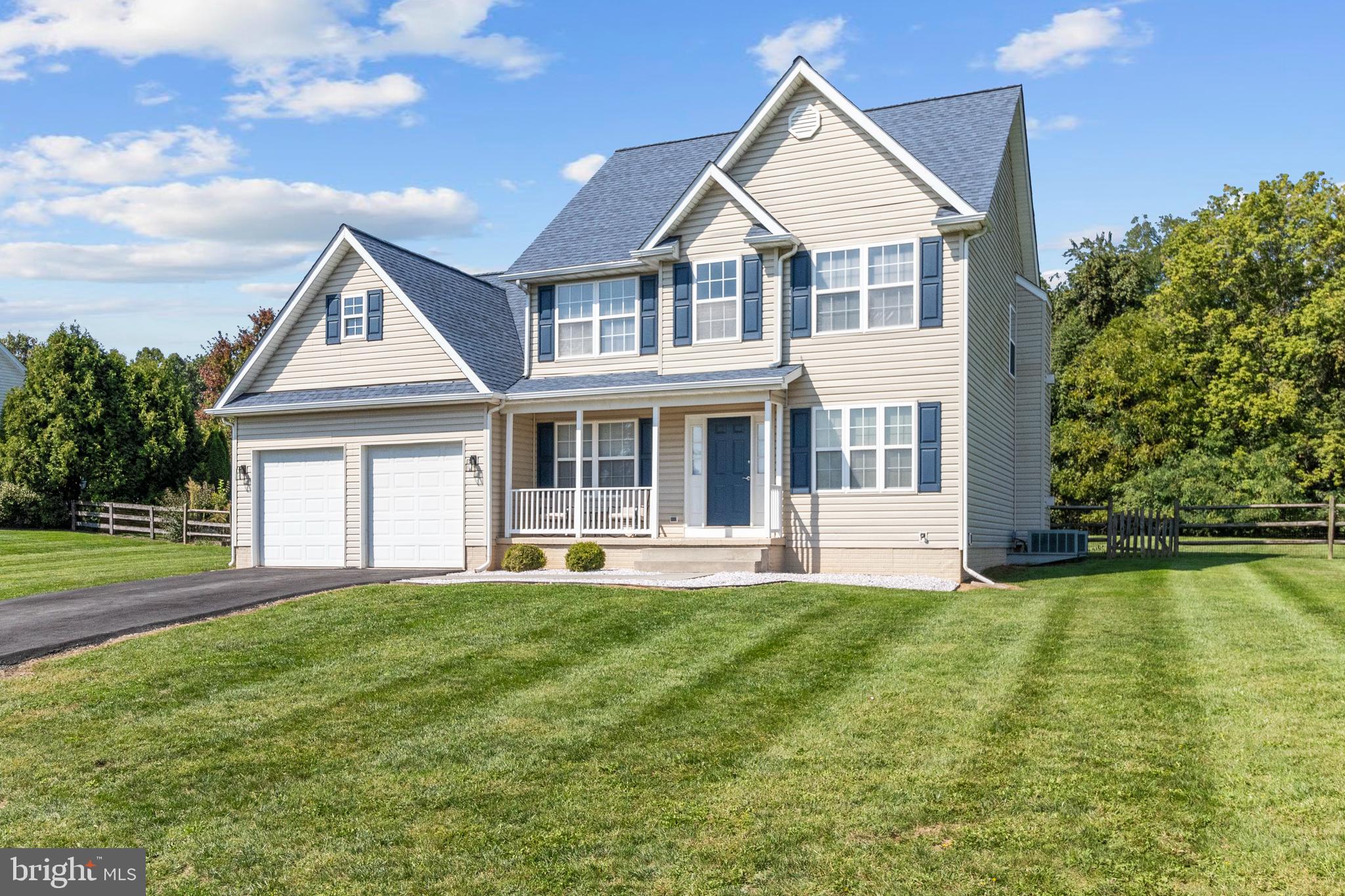 APPLE KNOLLS ESTATES - Residential