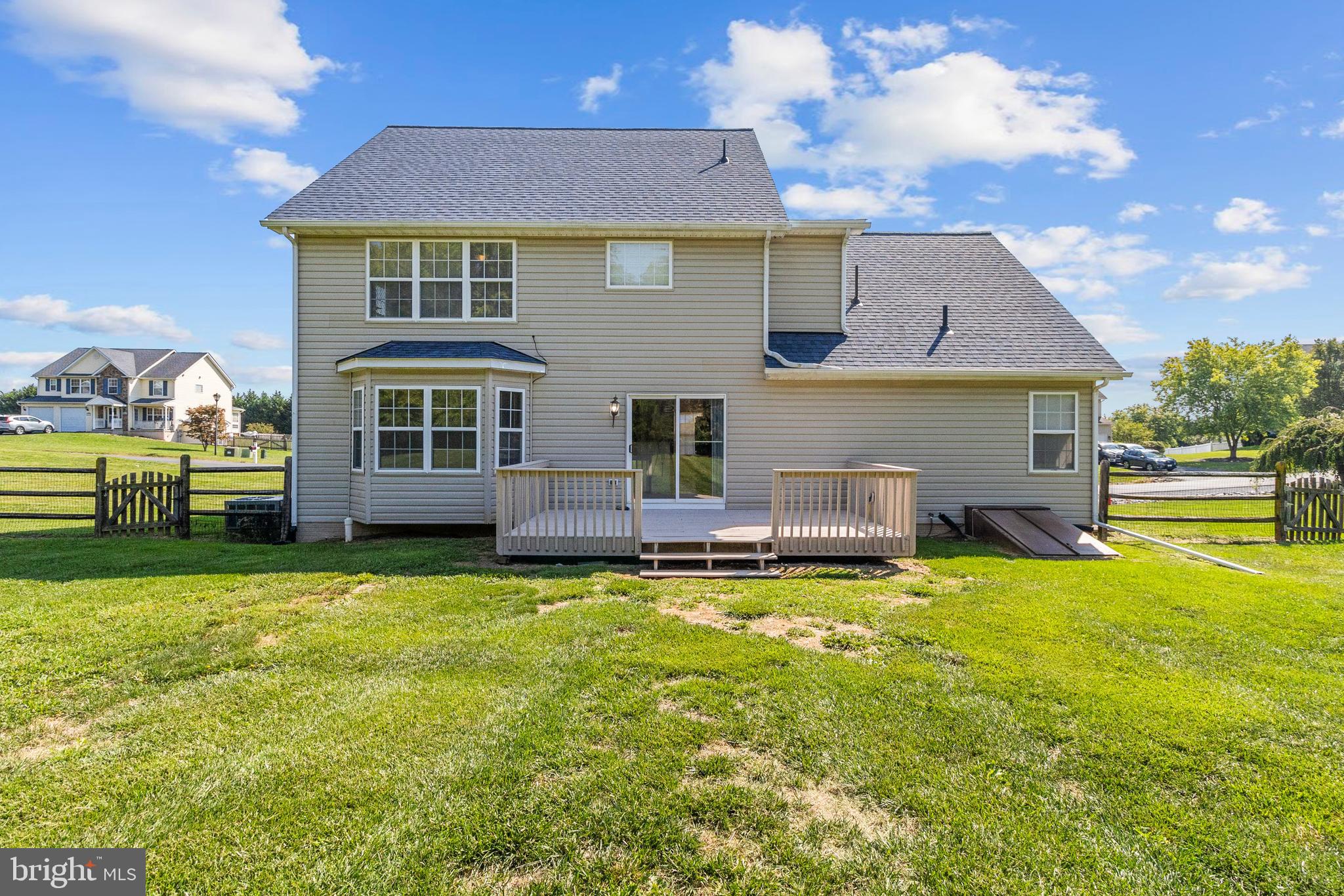 APPLE KNOLLS ESTATES - Residential