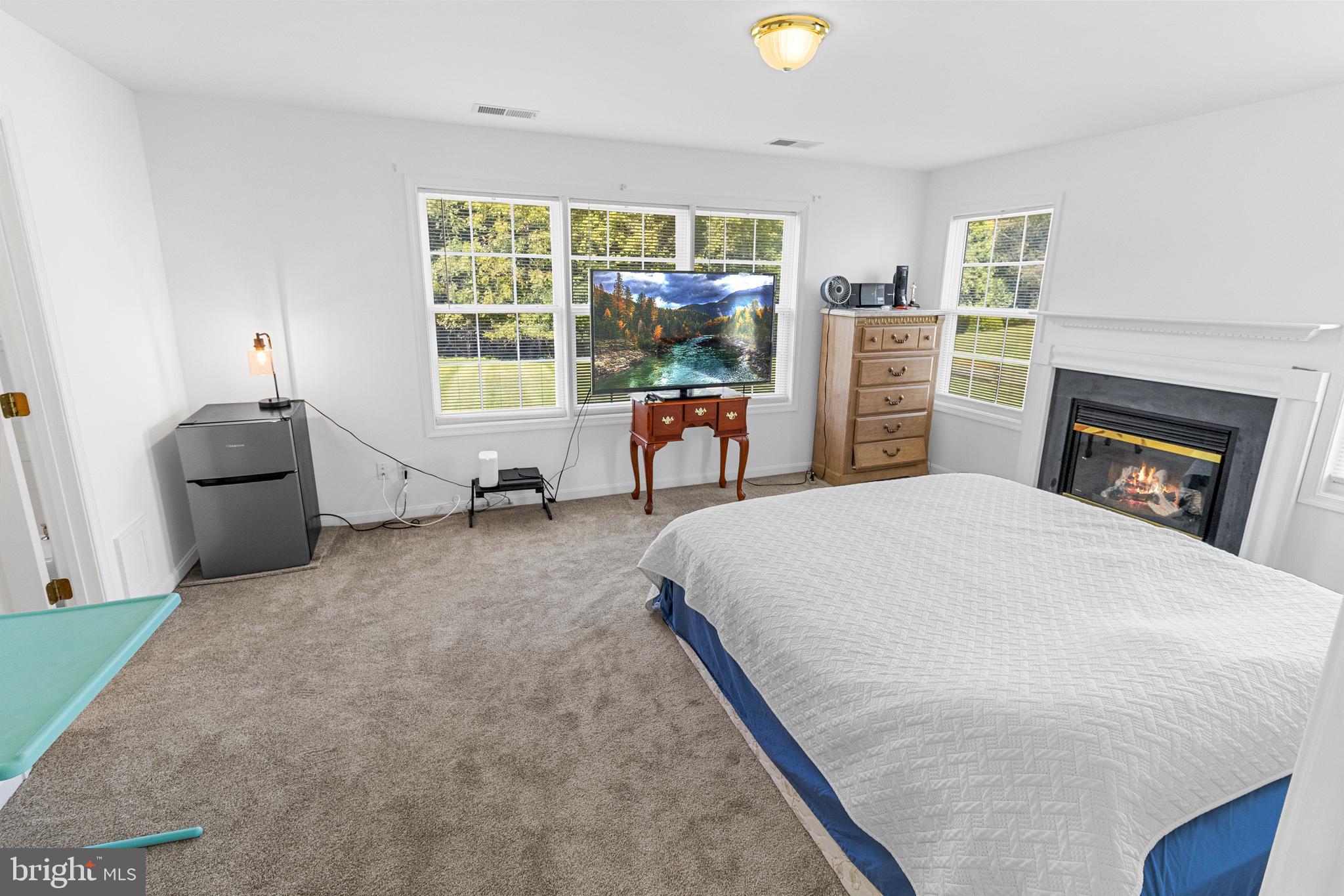 APPLE KNOLLS ESTATES - Residential