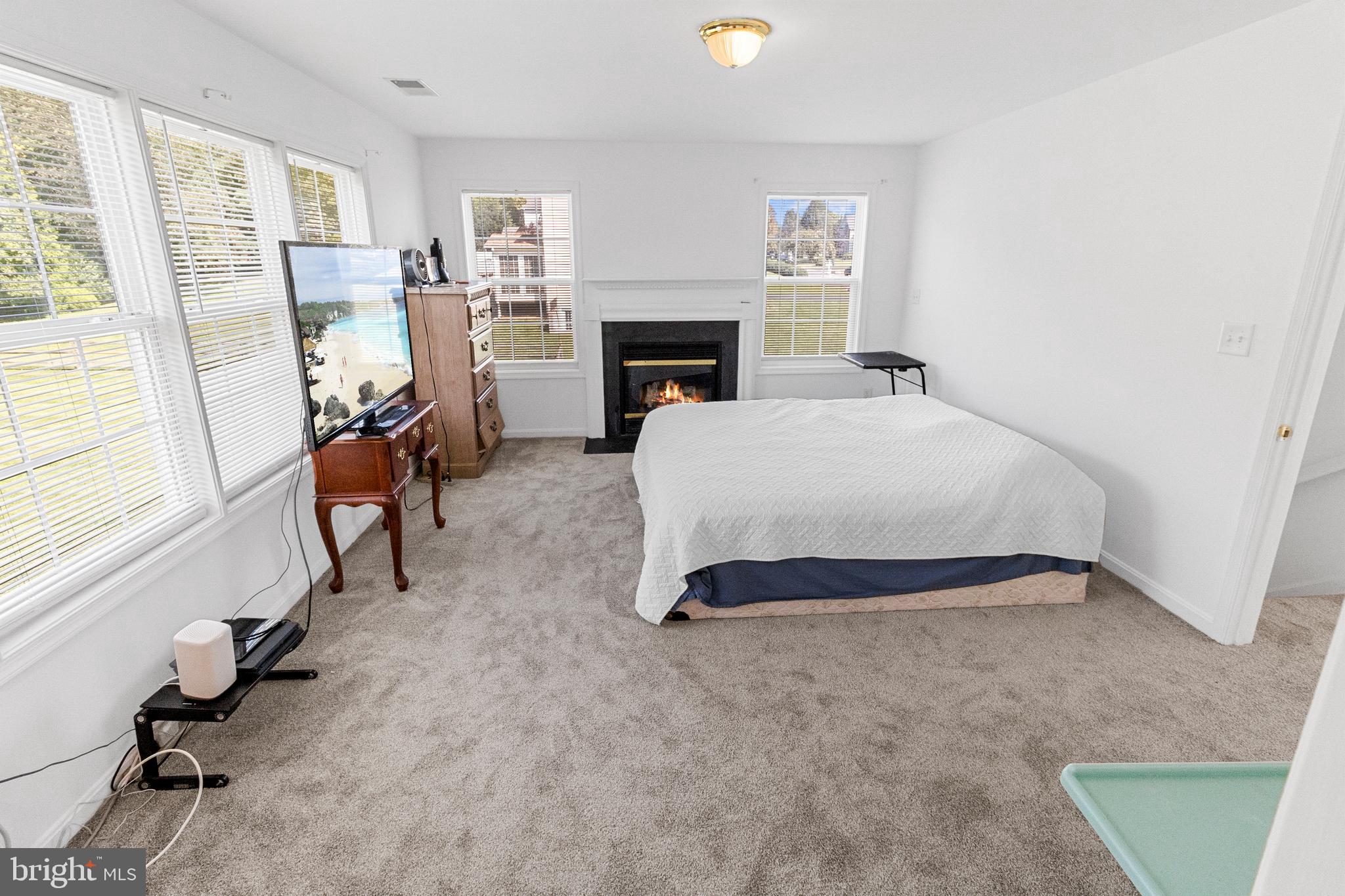 APPLE KNOLLS ESTATES - Residential