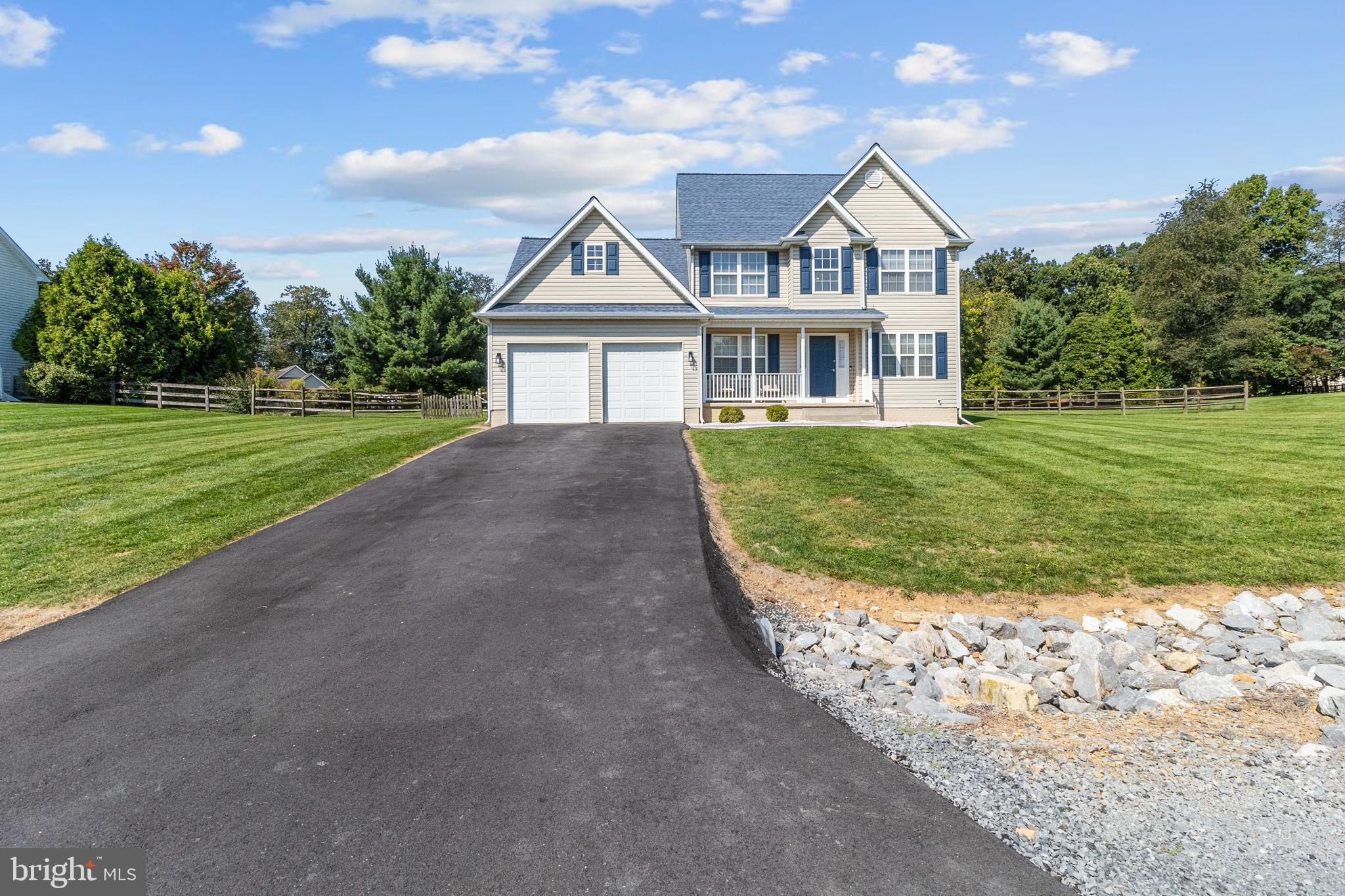 APPLE KNOLLS ESTATES - Residential