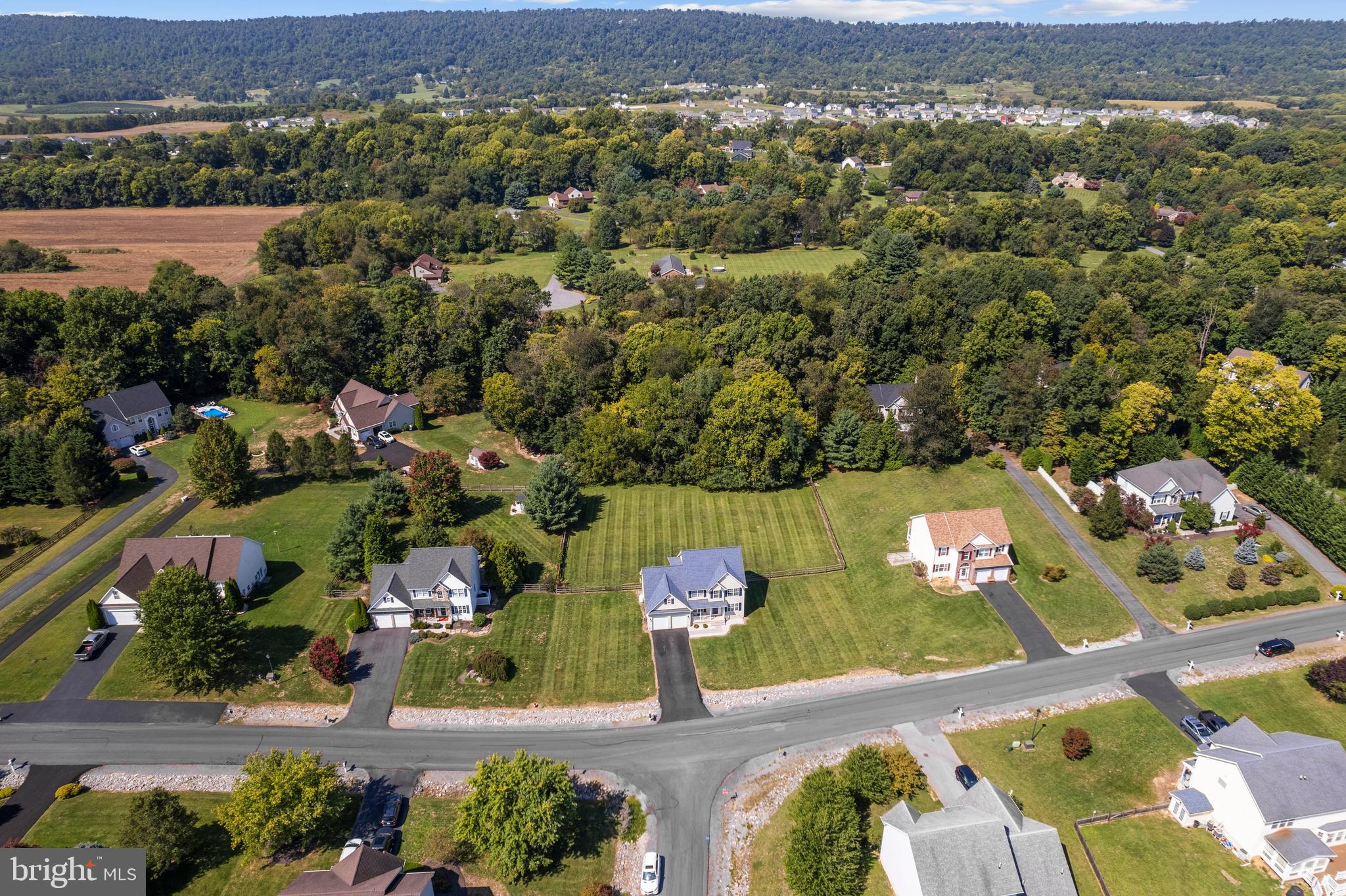 APPLE KNOLLS ESTATES - Residential