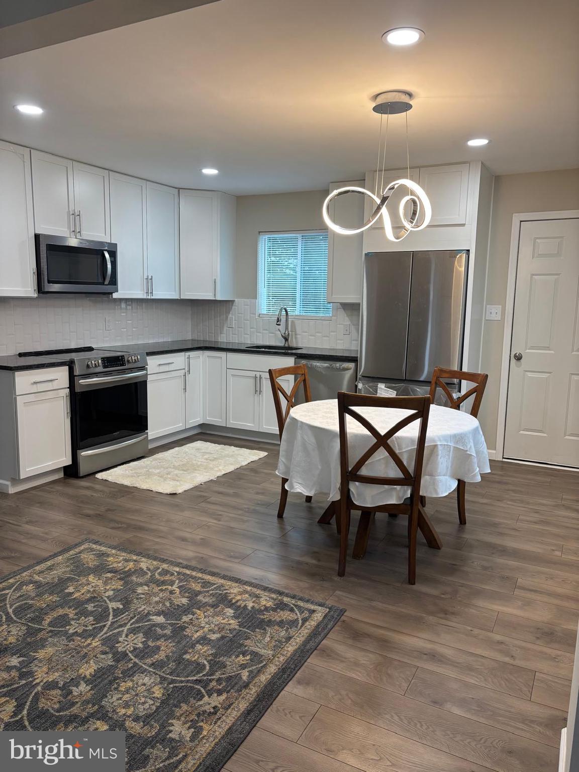 THOMSON ESTATES - Residential