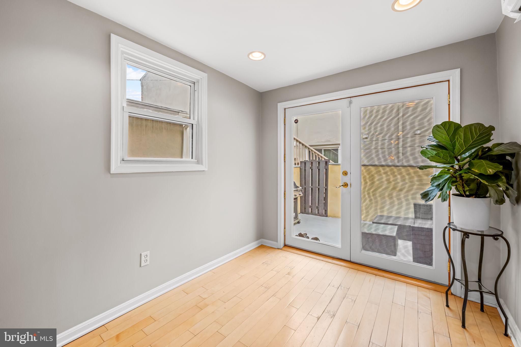 LITTLE ITALY - Residential