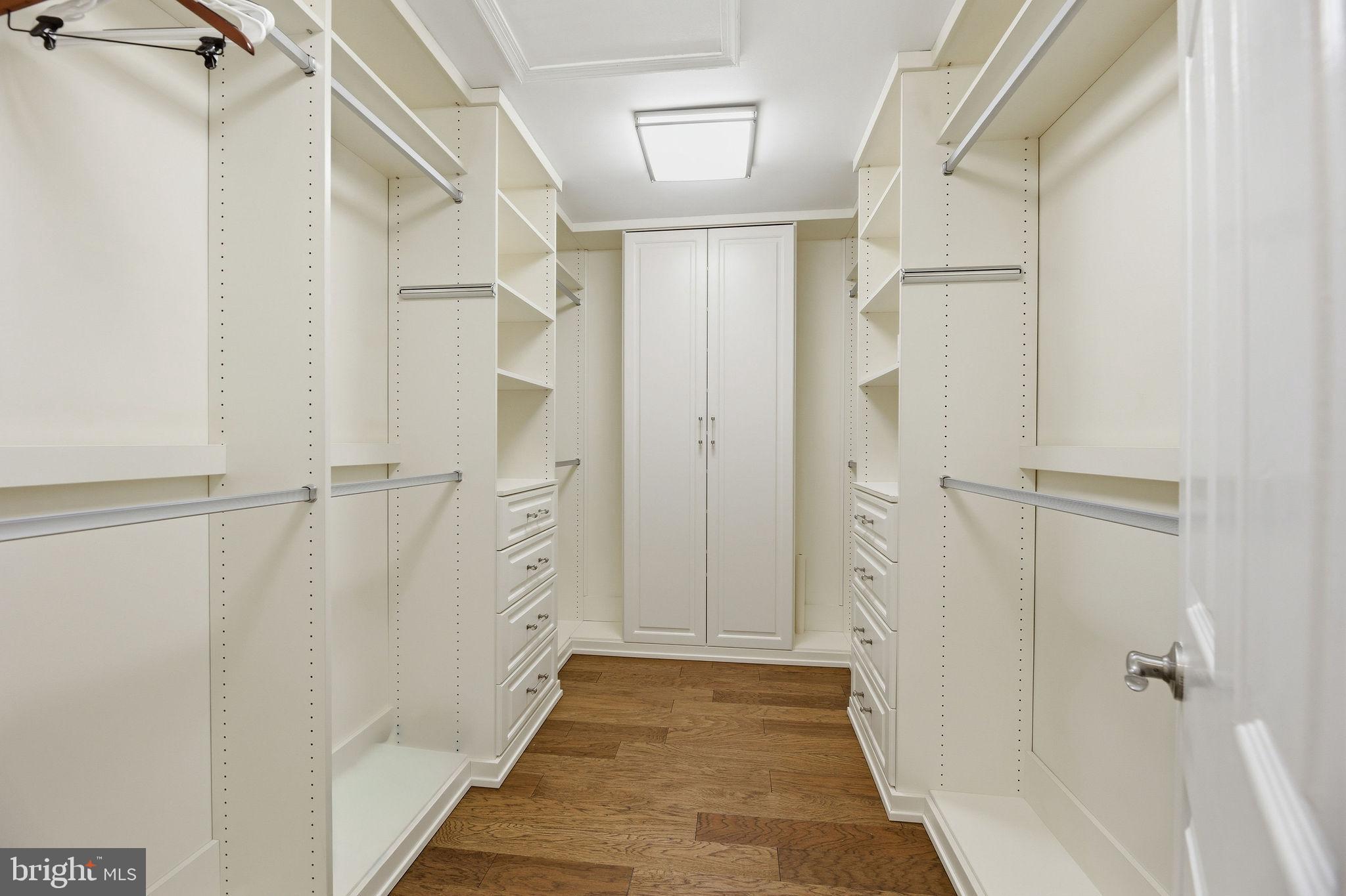 WHISPERING WOODS - Residential