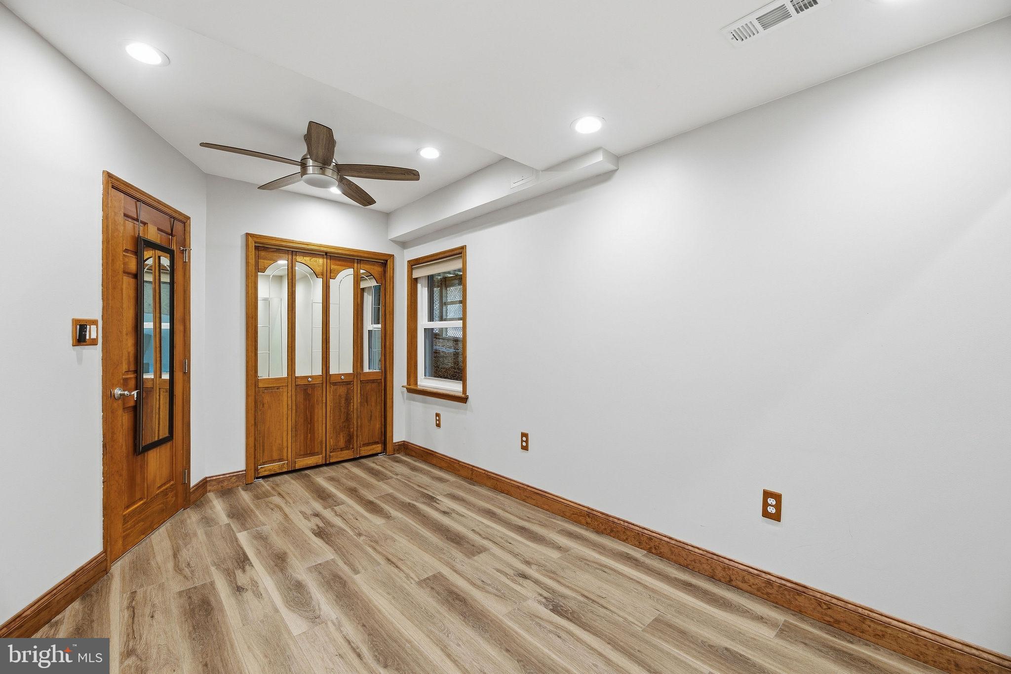 WHISPERING WOODS - Residential