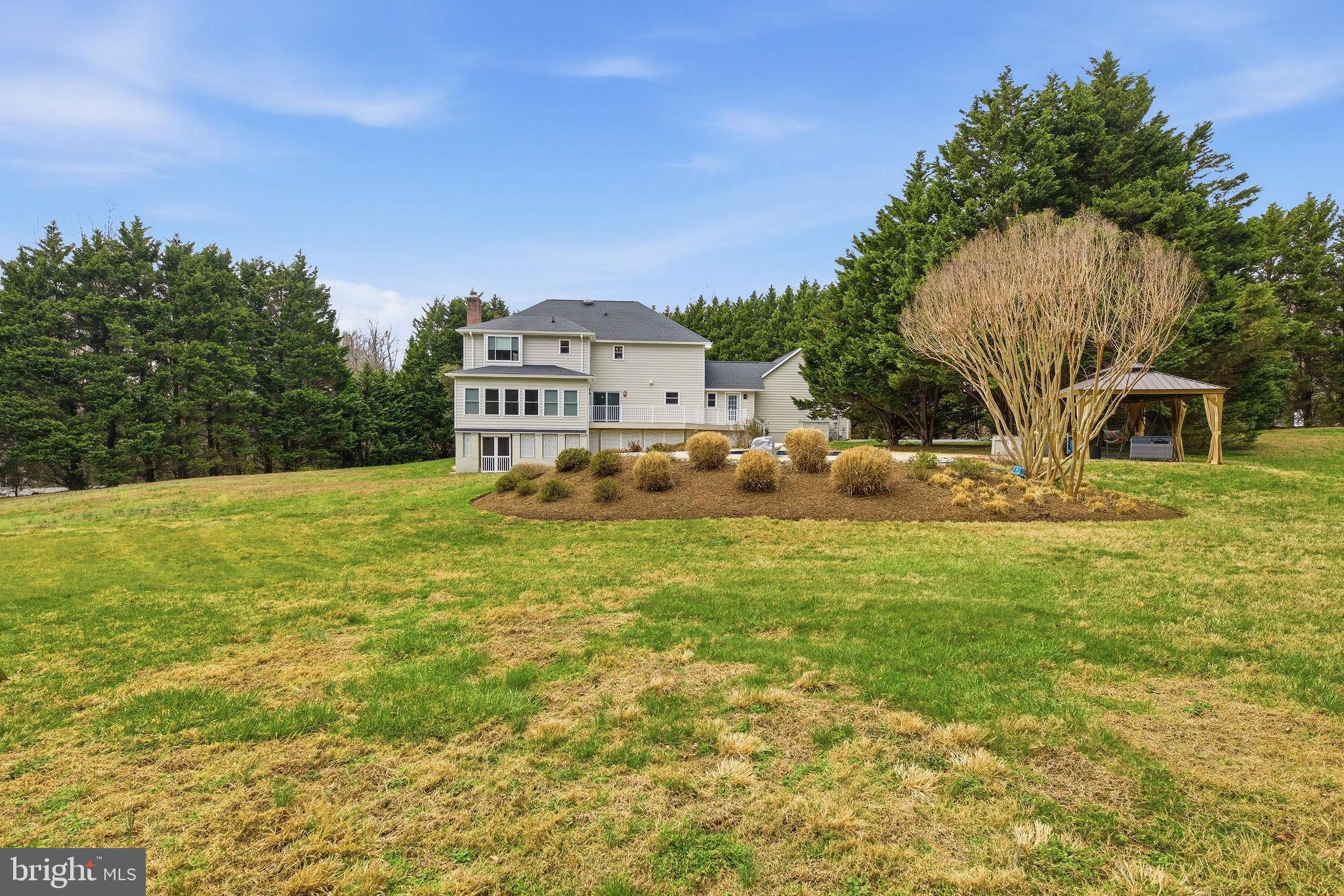 WHISPERING WOODS - Residential