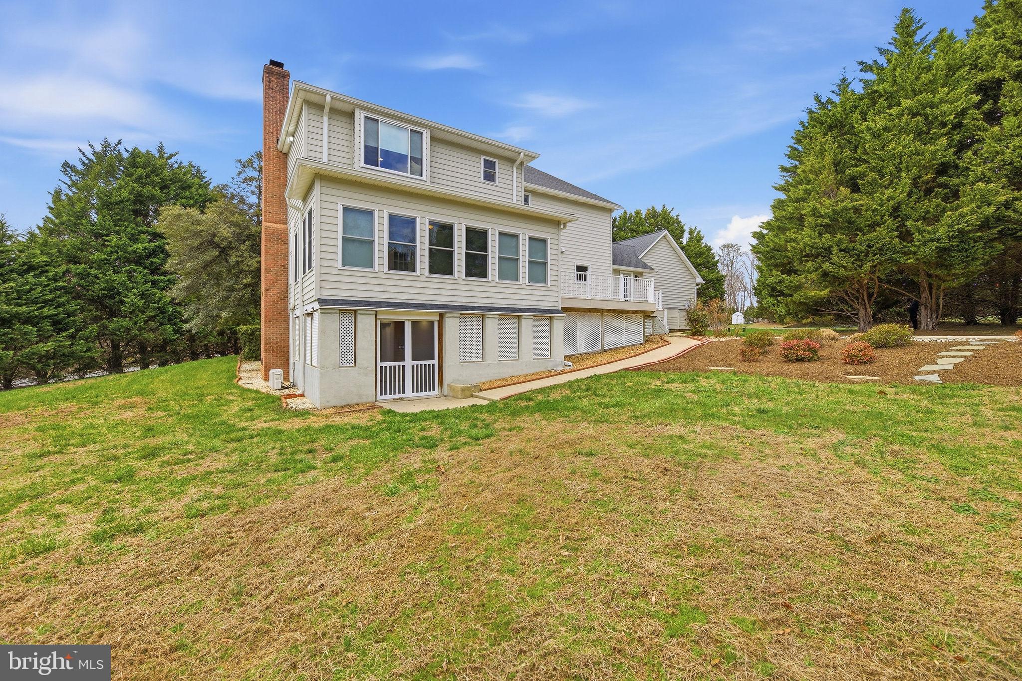 WHISPERING WOODS - Residential