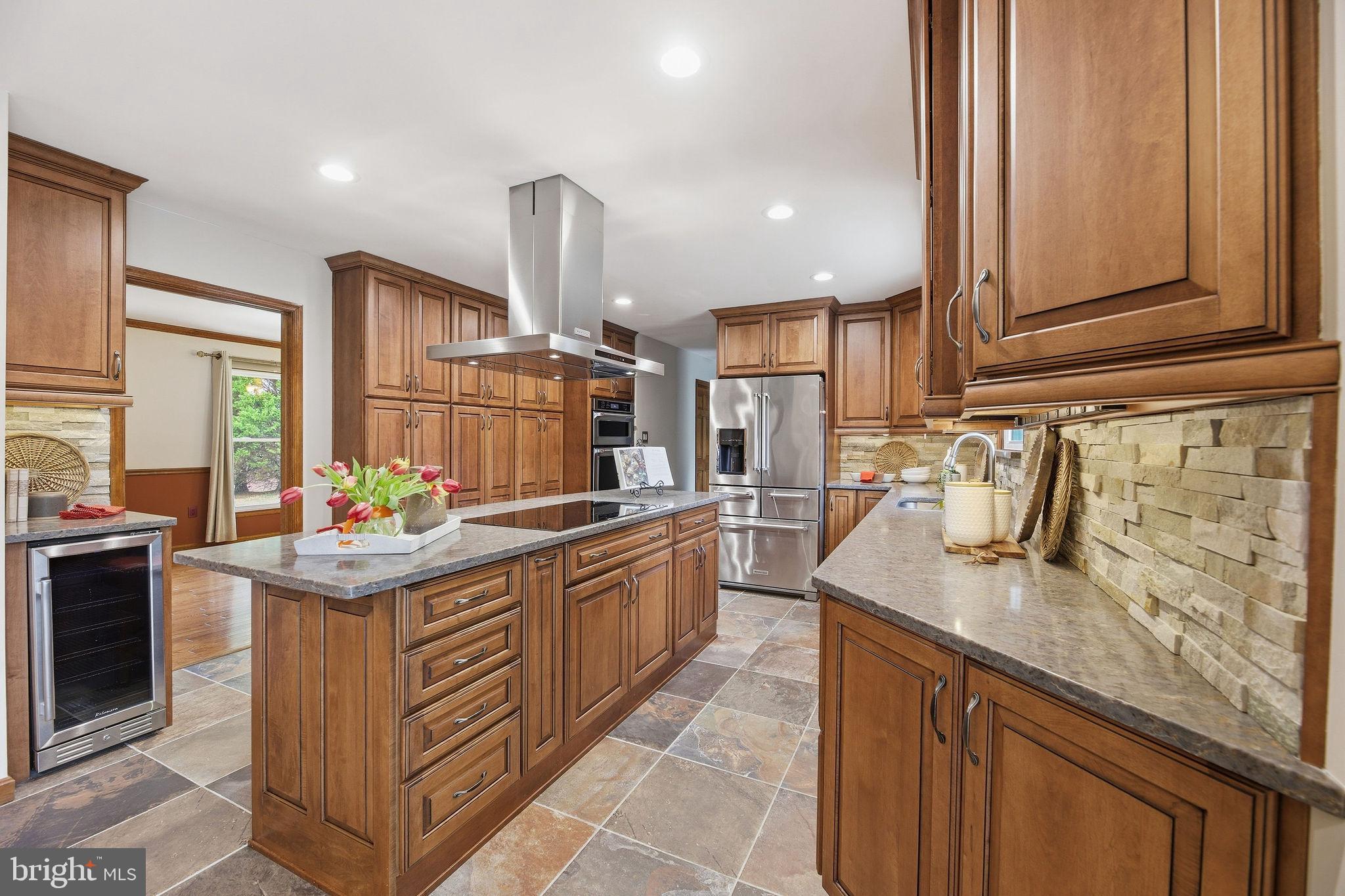 WHISPERING WOODS - Residential