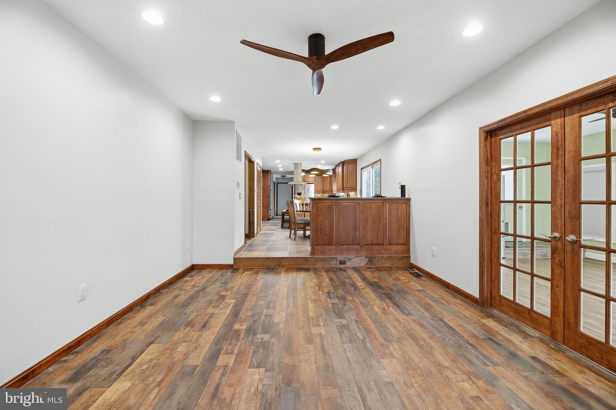 WHISPERING WOODS - Residential