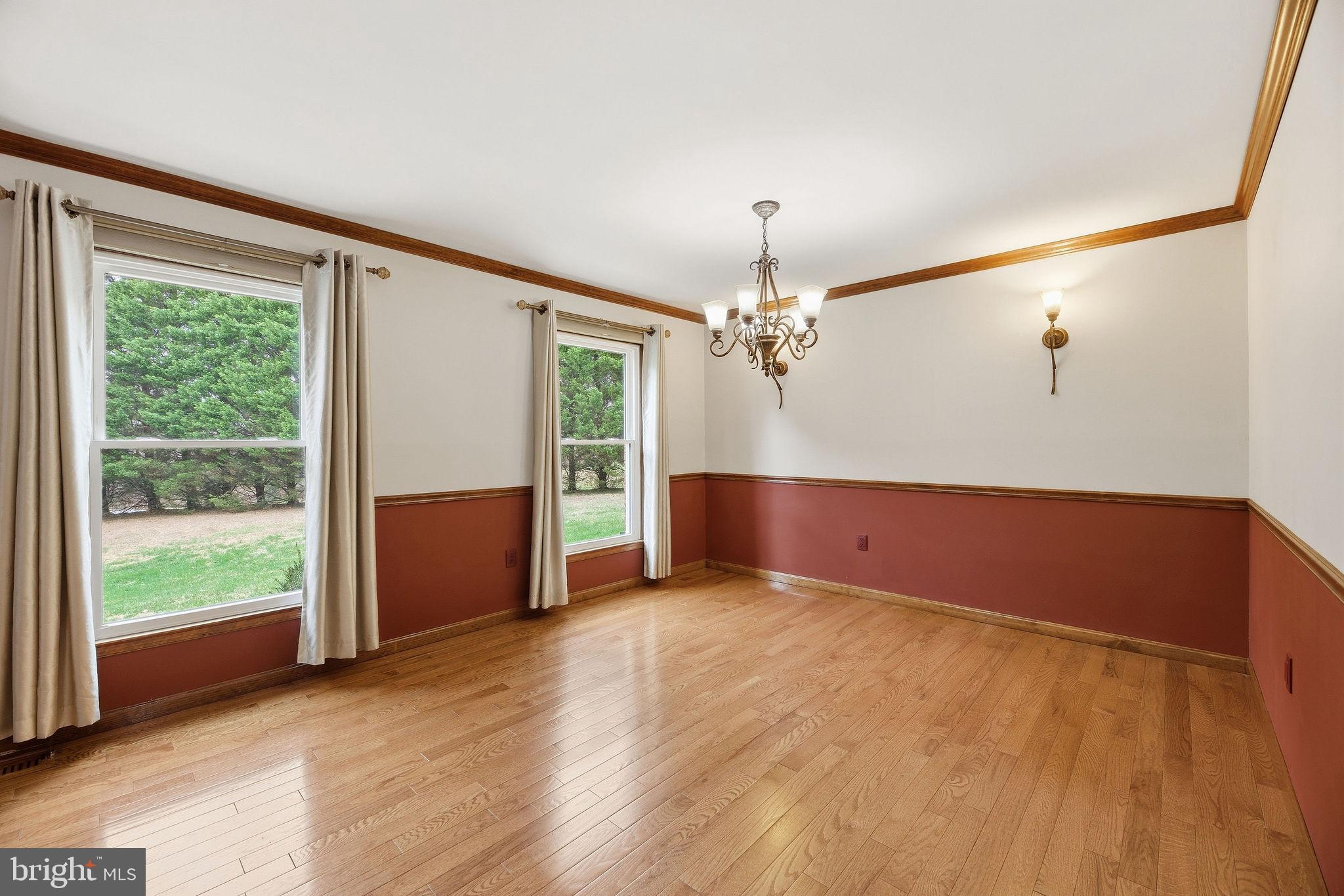 WHISPERING WOODS - Residential