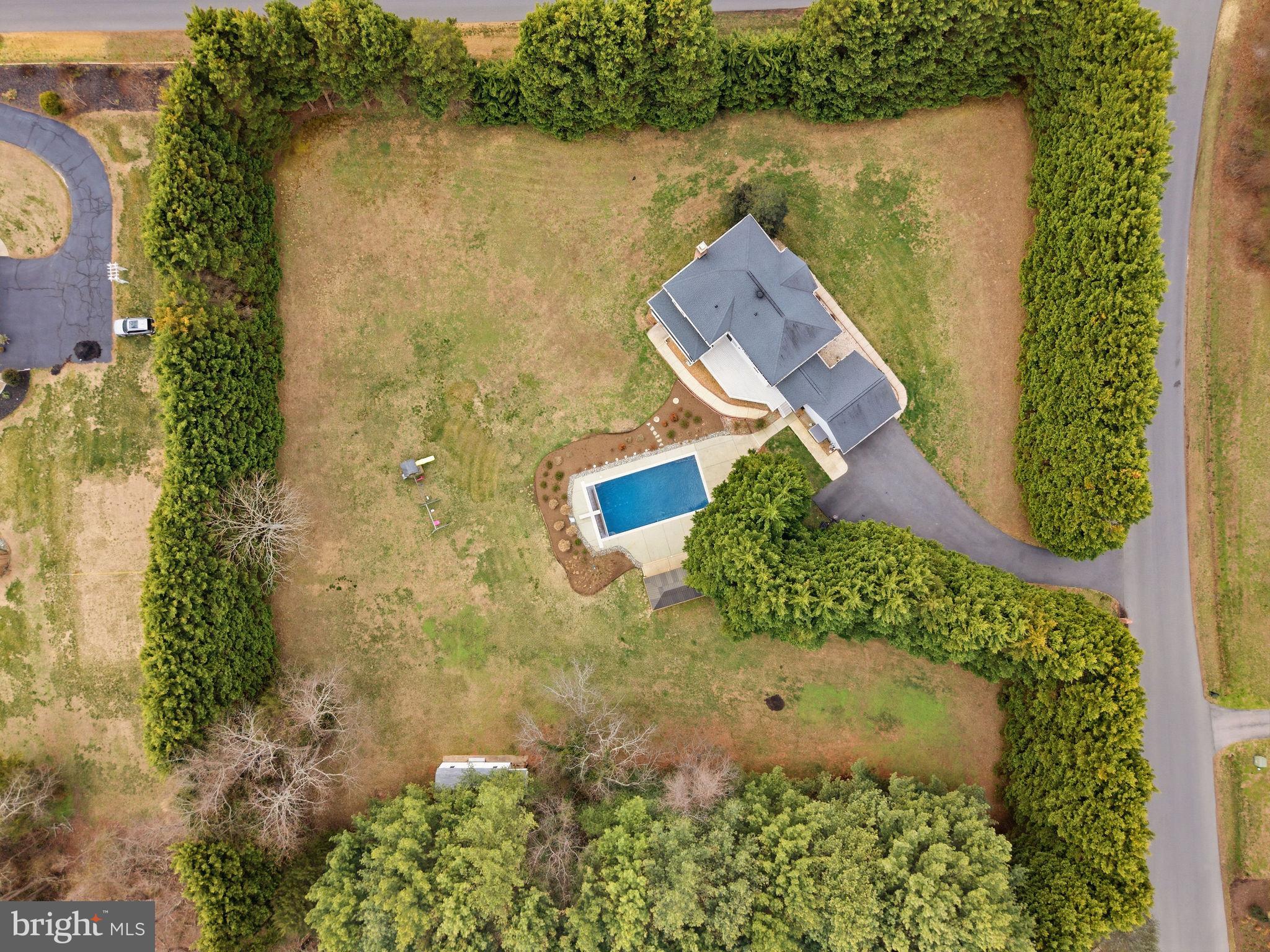 WHISPERING WOODS - Residential