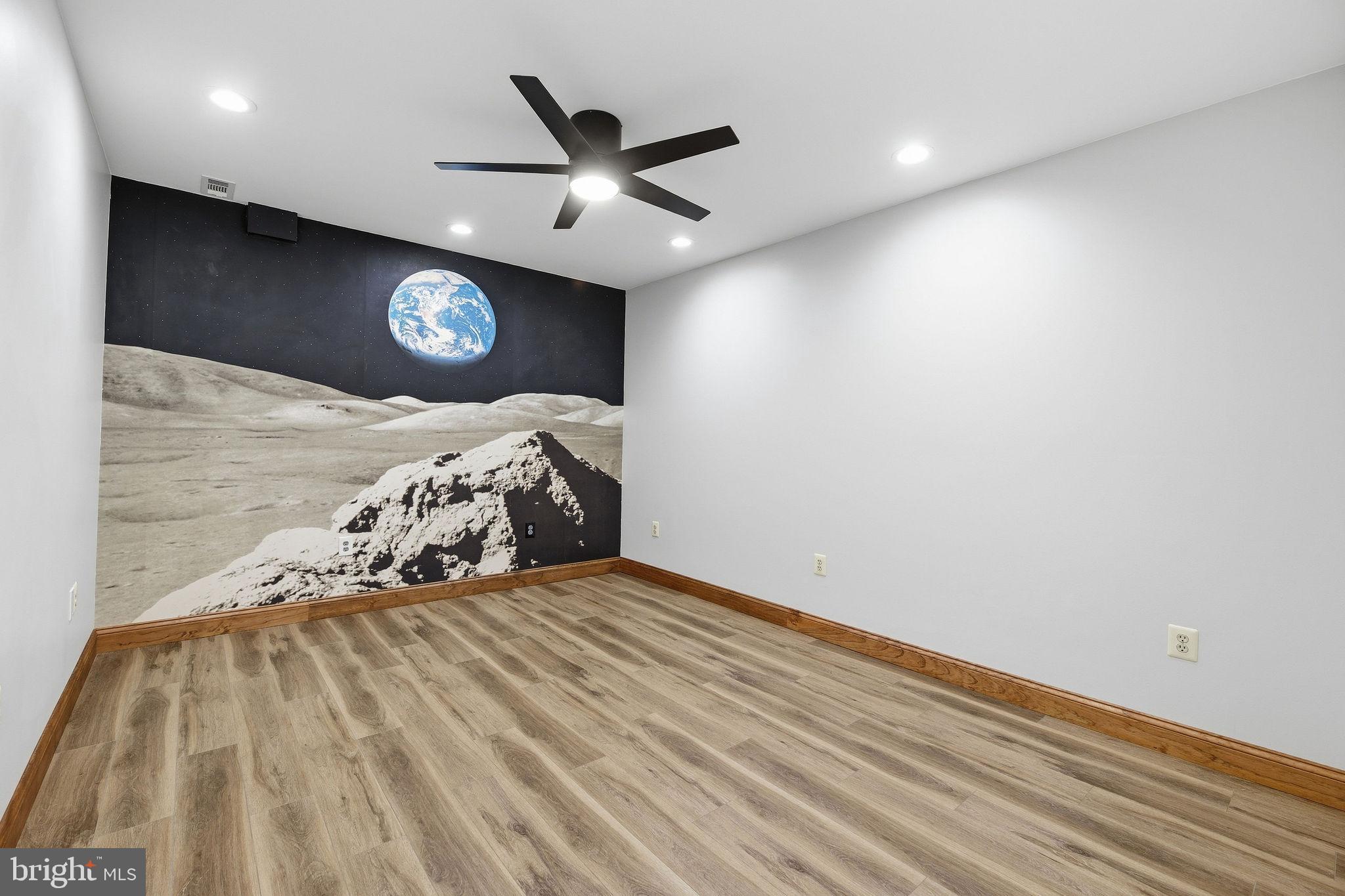 WHISPERING WOODS - Residential