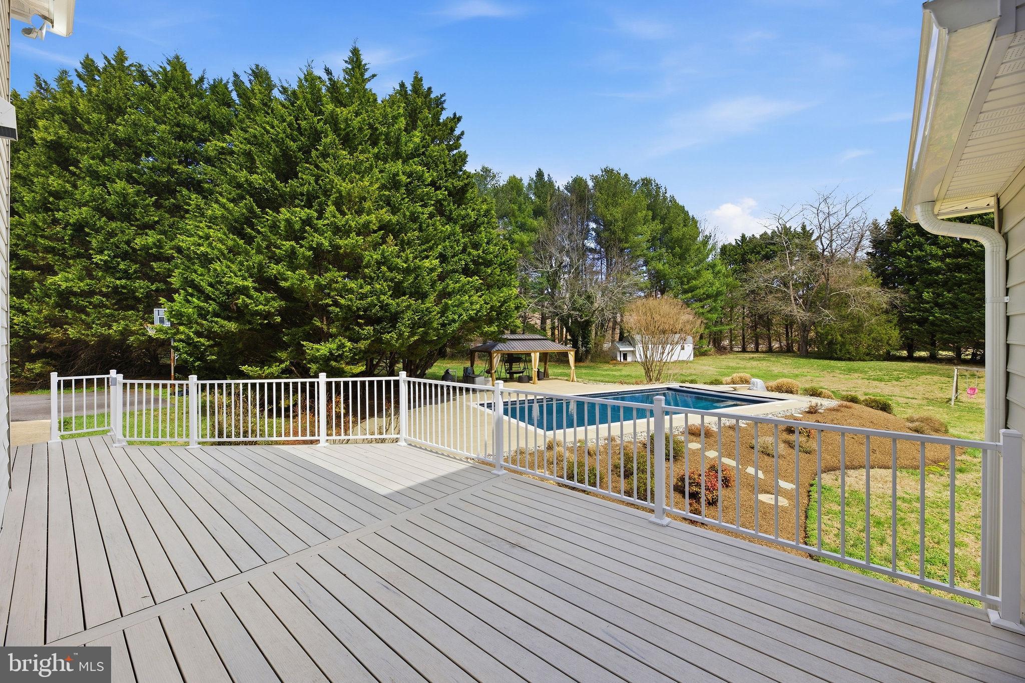 WHISPERING WOODS - Residential