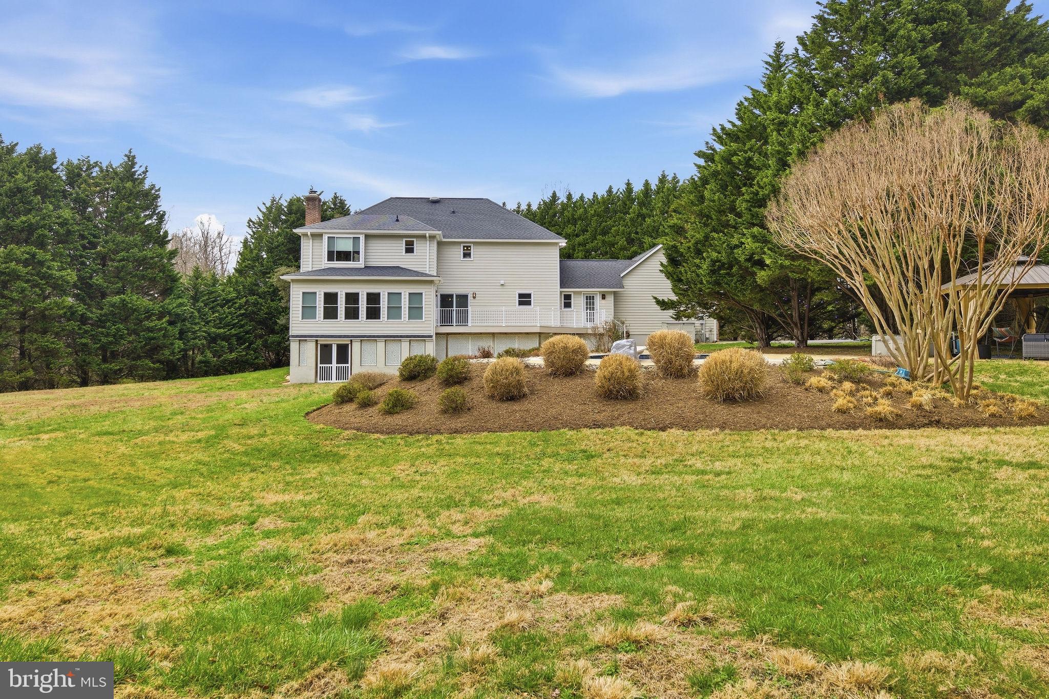 WHISPERING WOODS - Residential