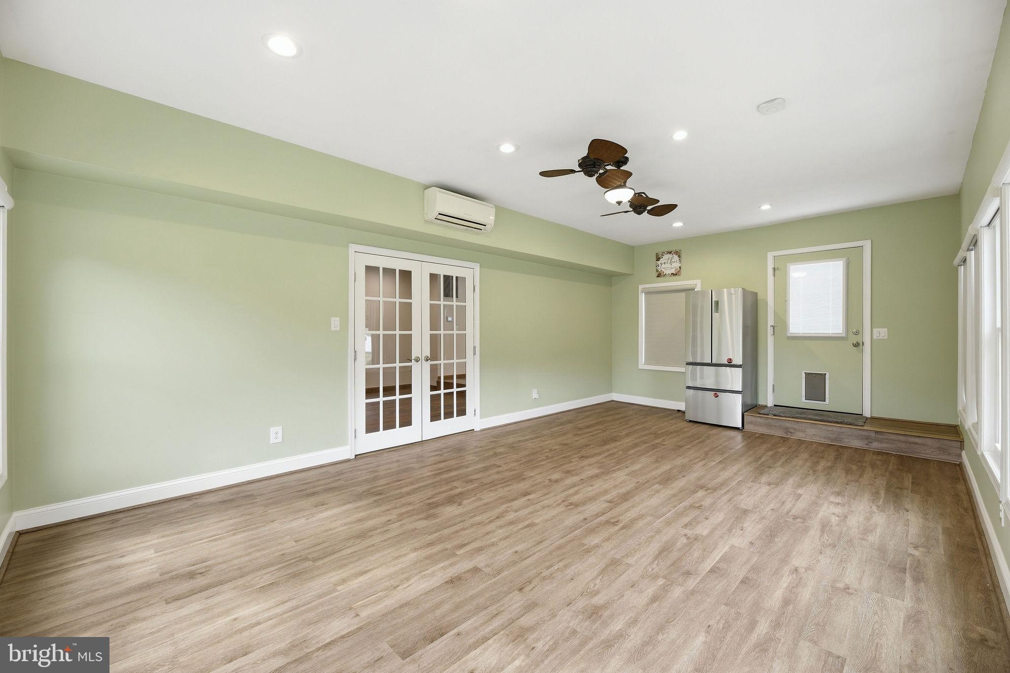 WHISPERING WOODS - Residential