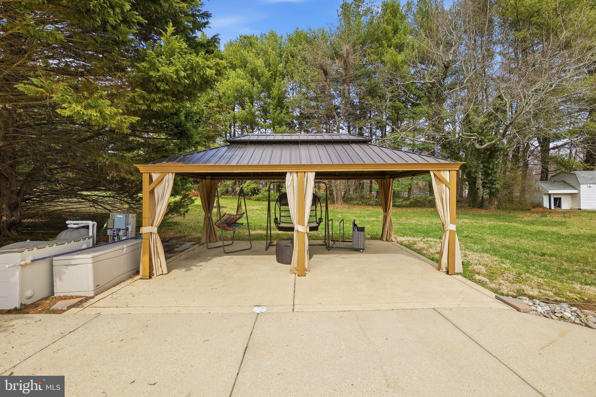 WHISPERING WOODS - Residential