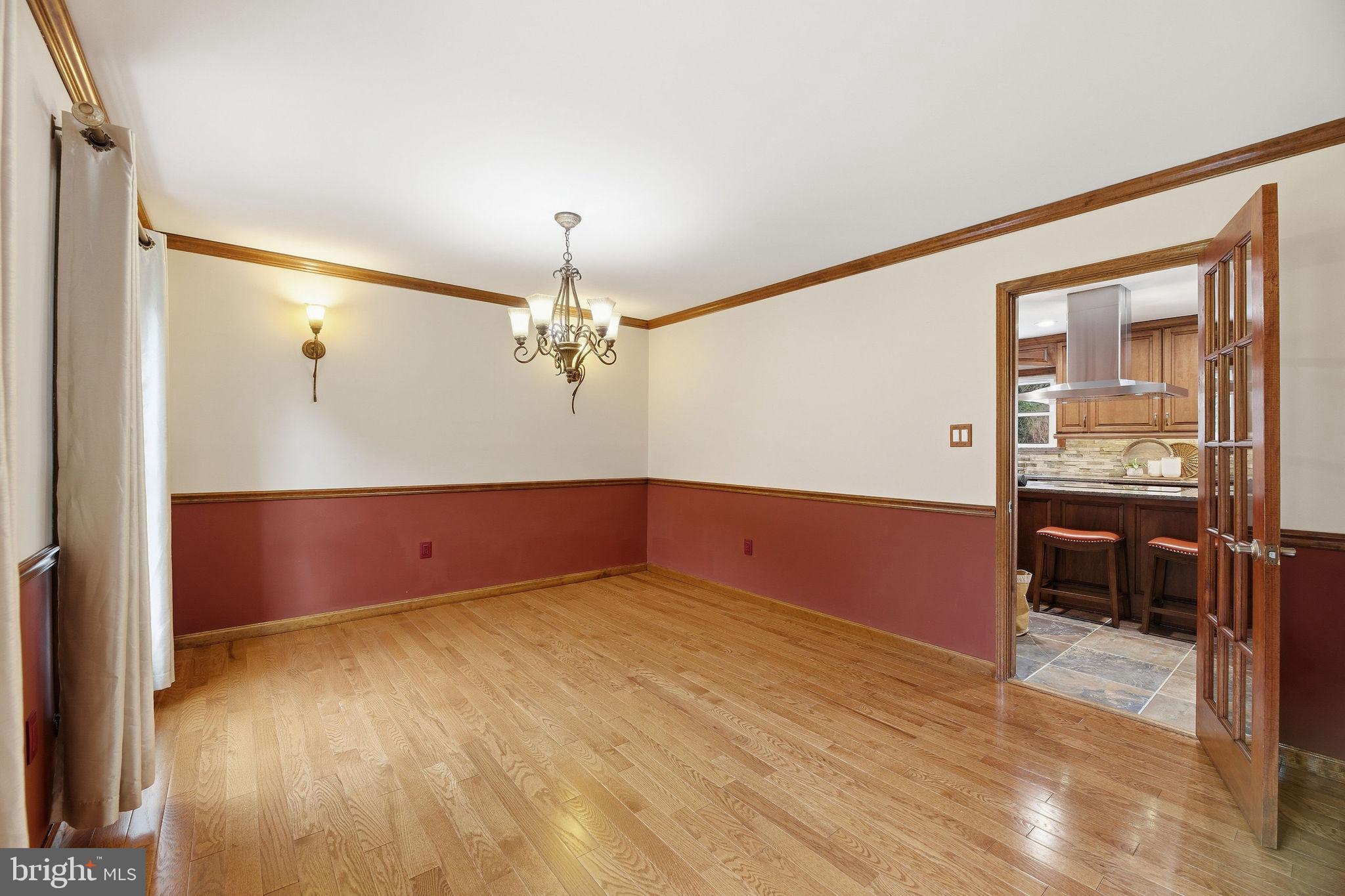 WHISPERING WOODS - Residential