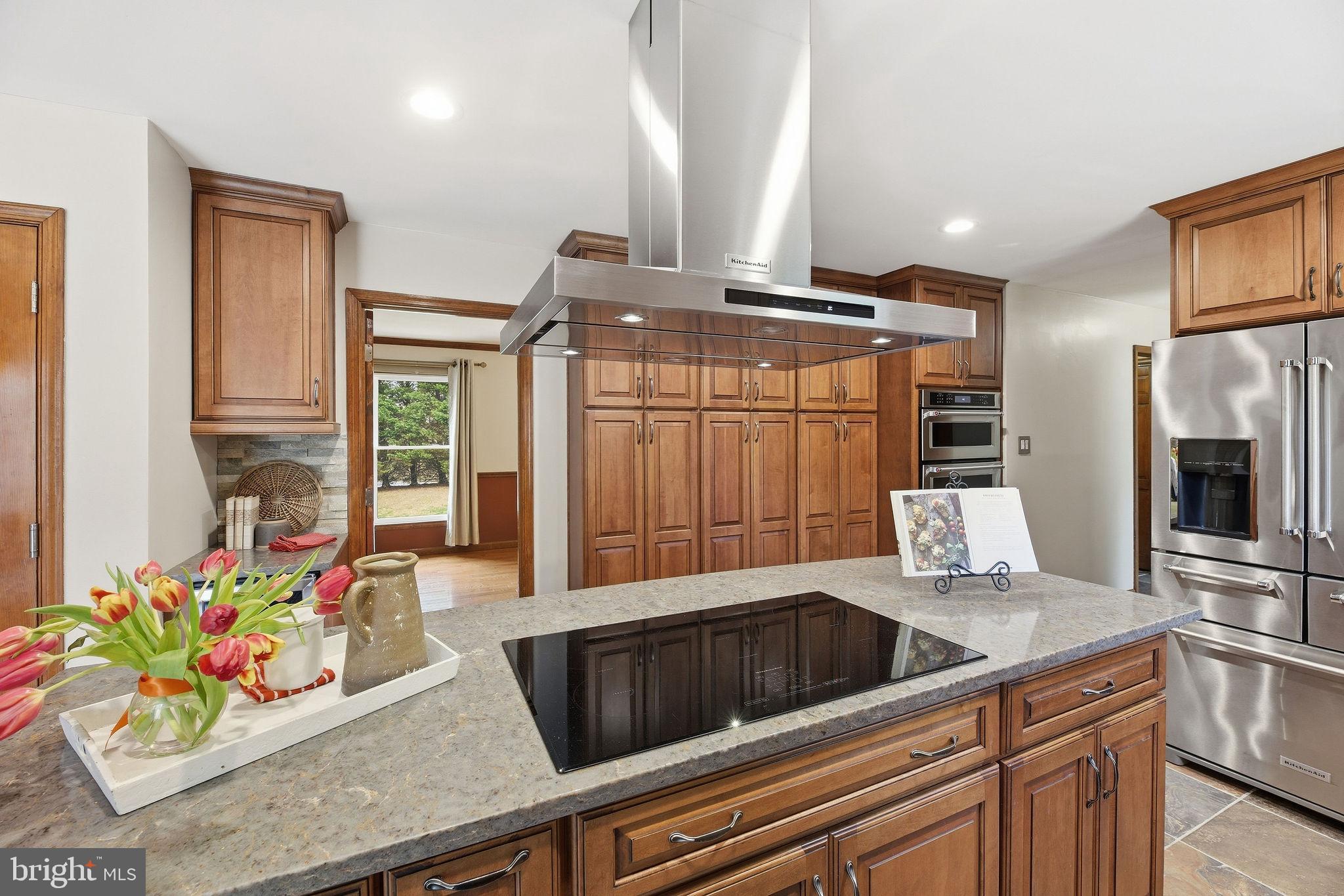 WHISPERING WOODS - Residential