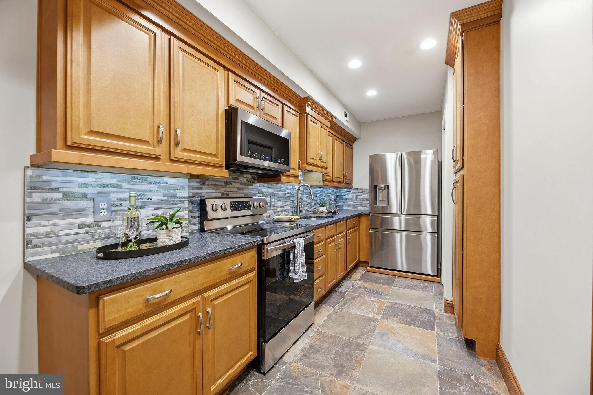 WHISPERING WOODS - Residential