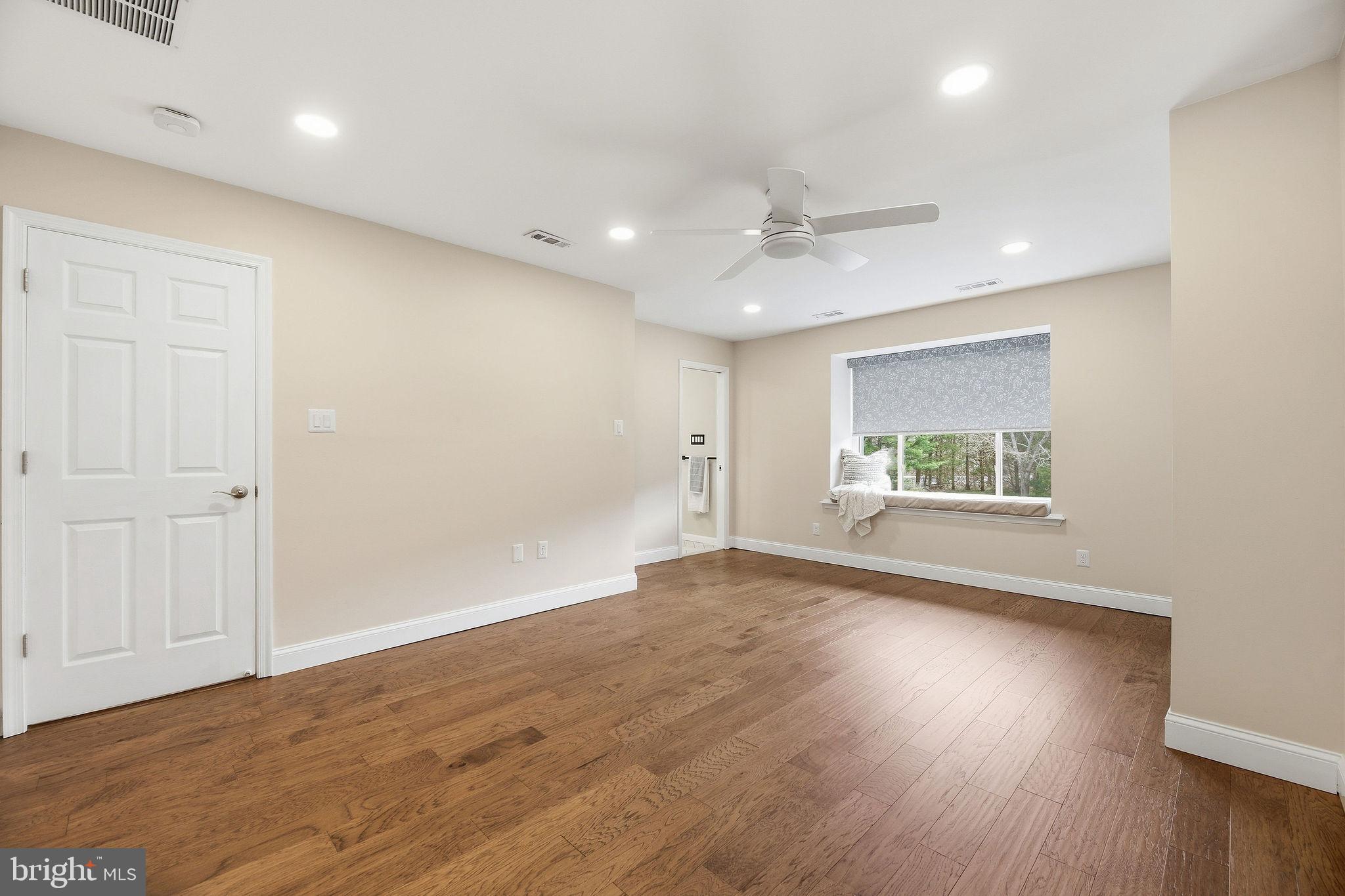 WHISPERING WOODS - Residential