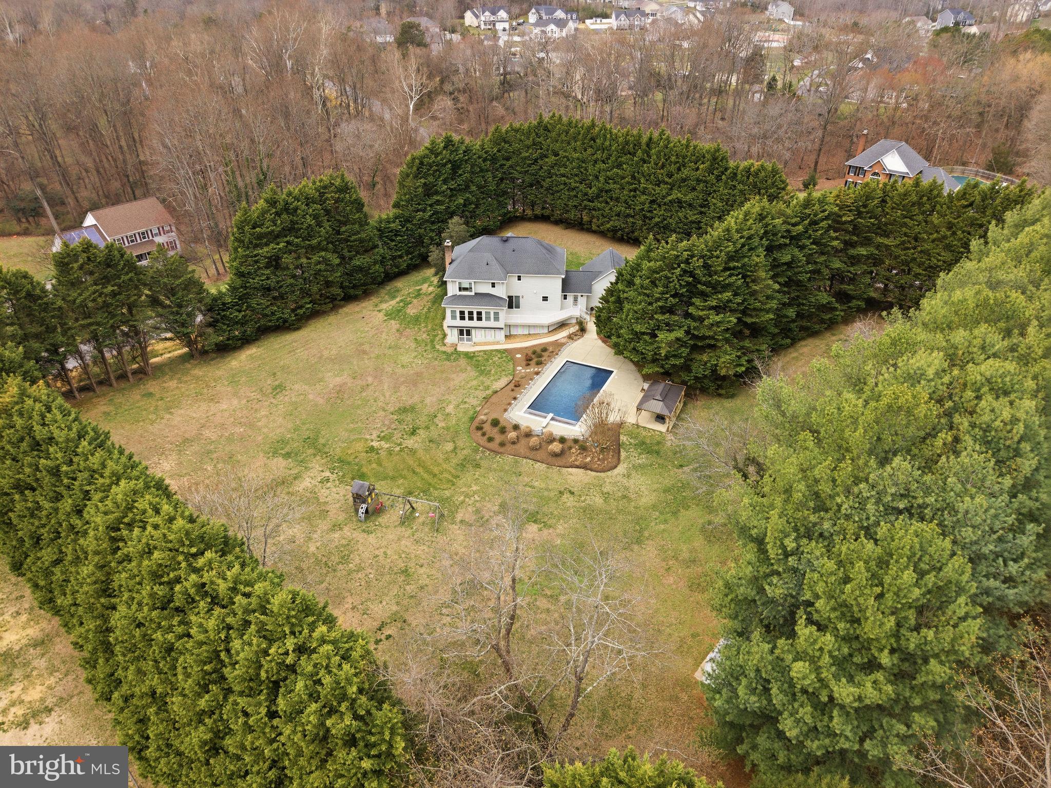 WHISPERING WOODS - Residential