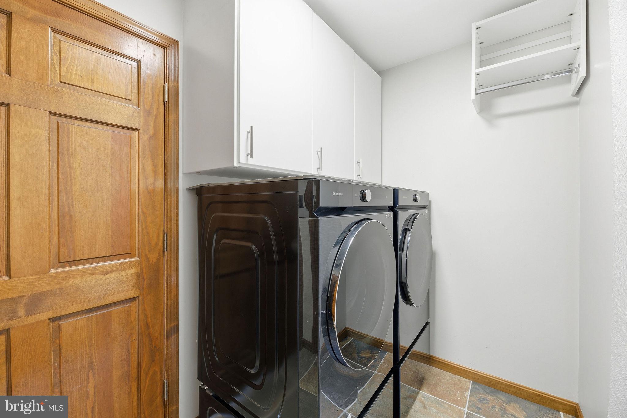 WHISPERING WOODS - Residential