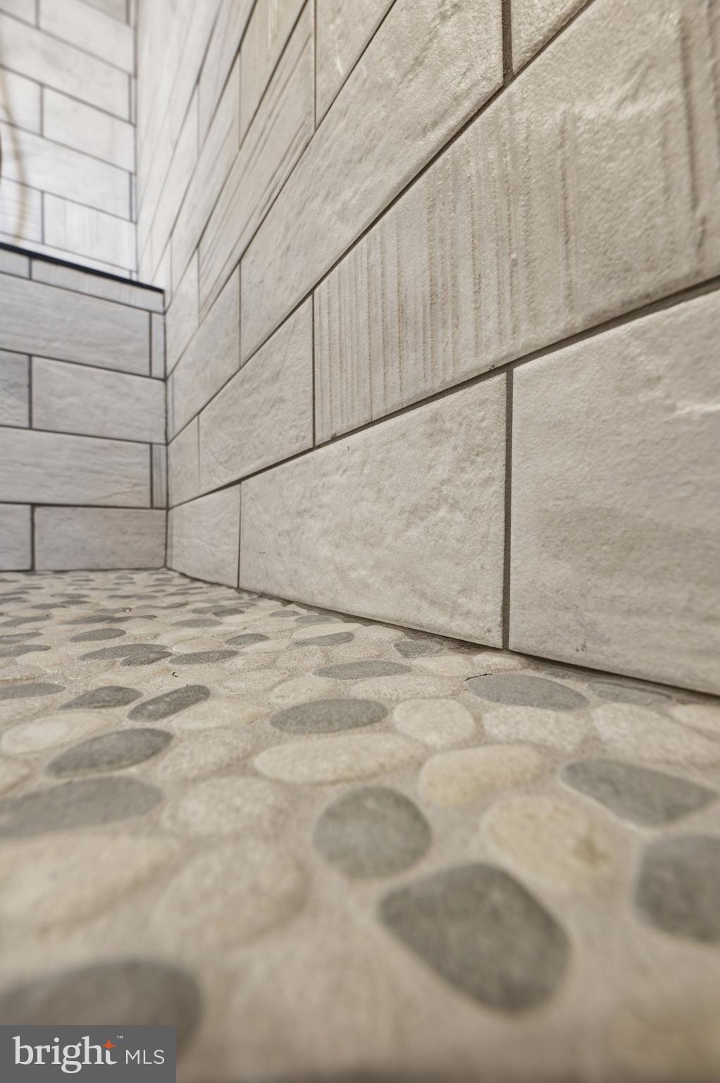 WHISPERING WOODS - Residential