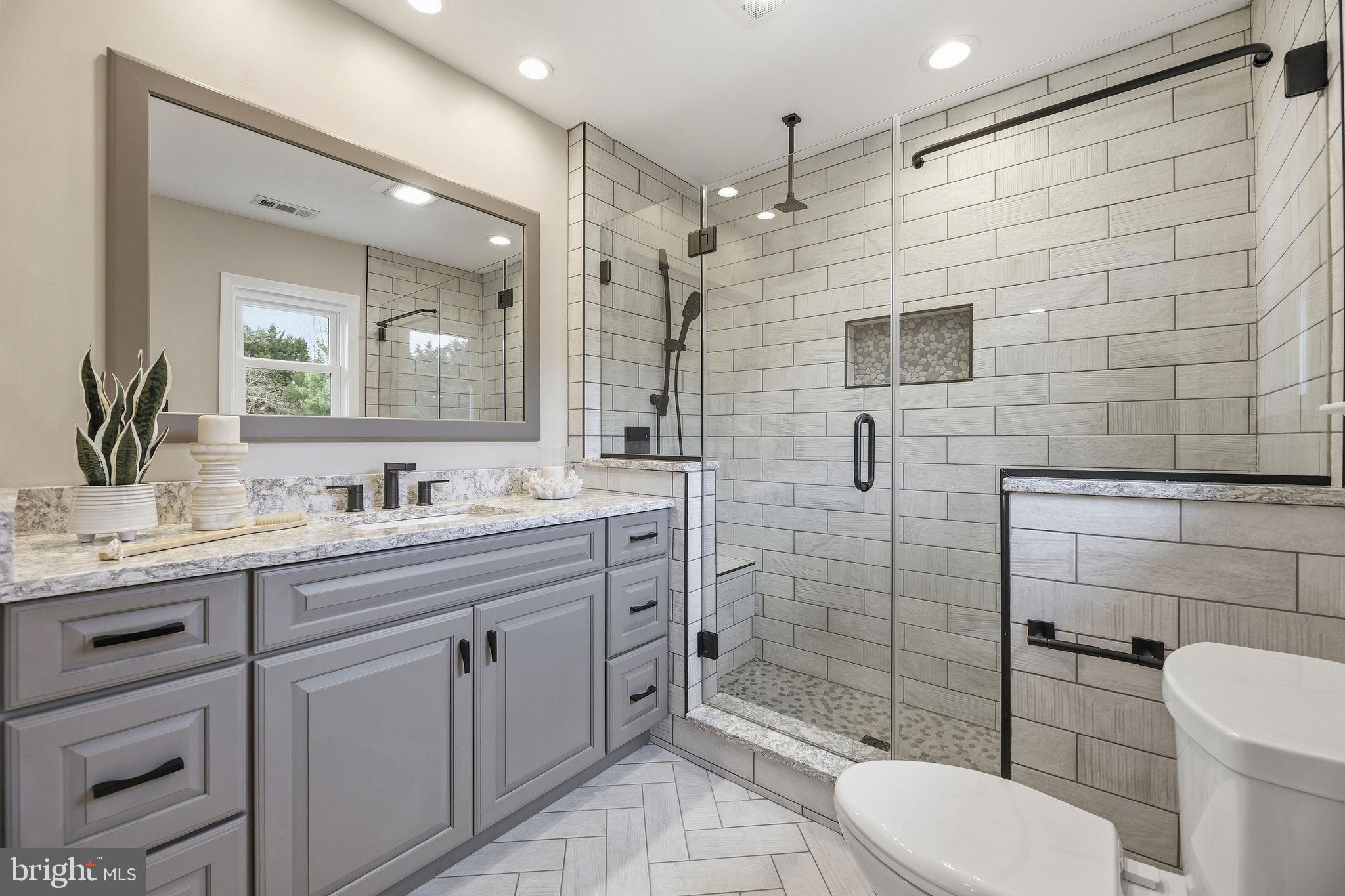 WHISPERING WOODS - Residential