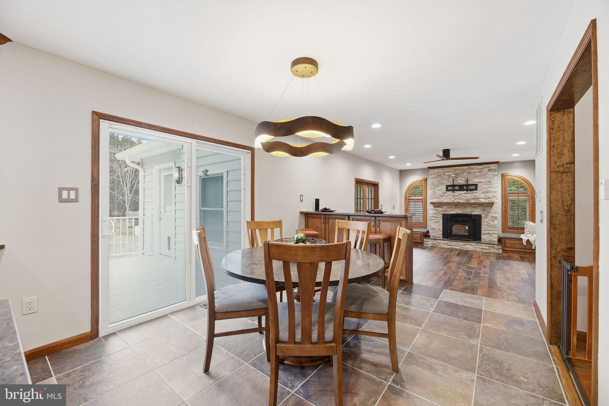 WHISPERING WOODS - Residential