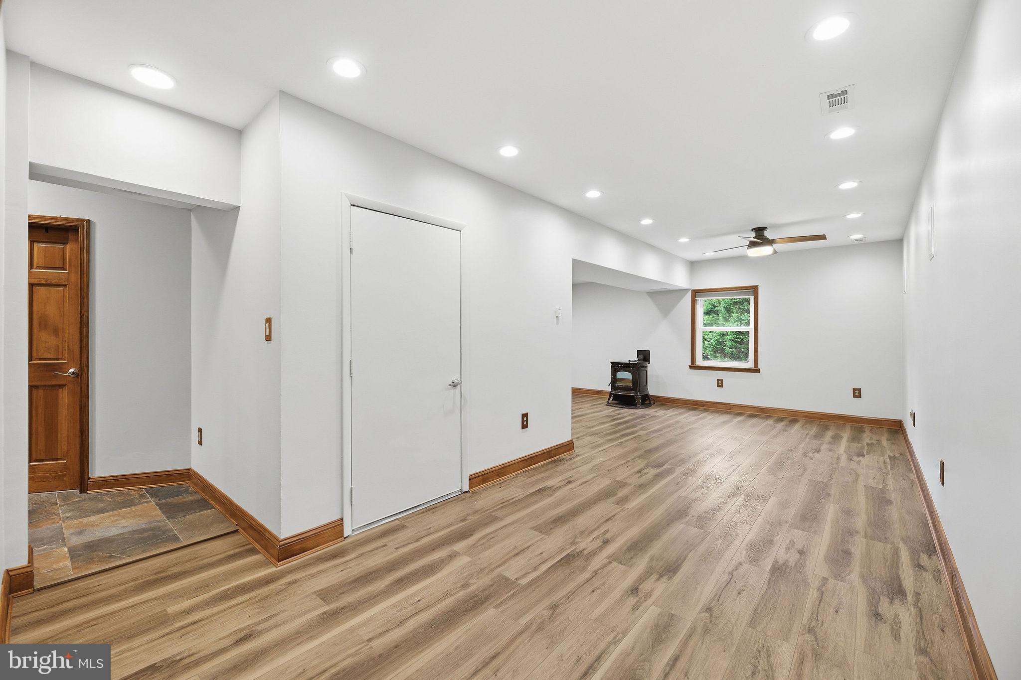 WHISPERING WOODS - Residential