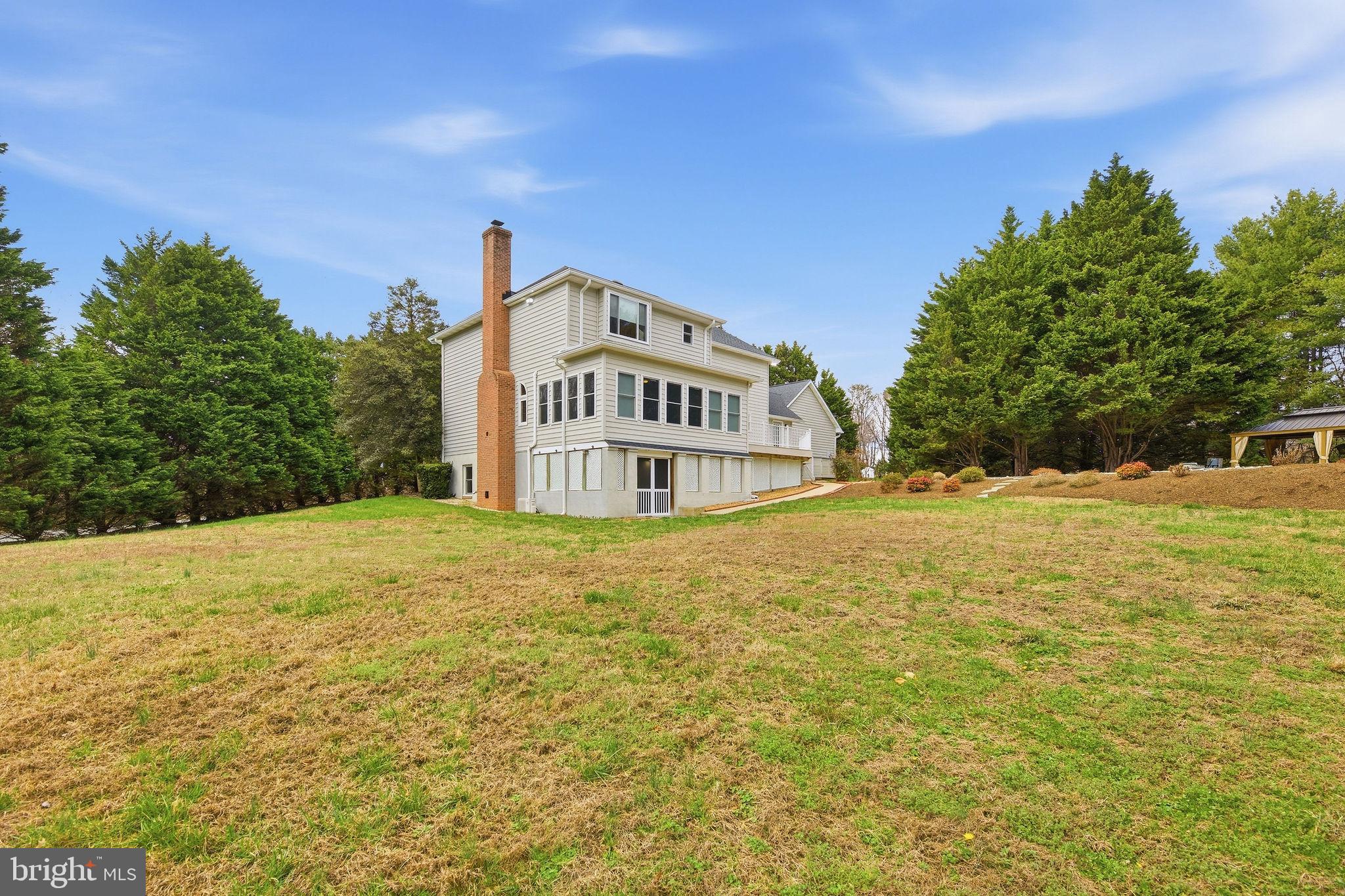 WHISPERING WOODS - Residential