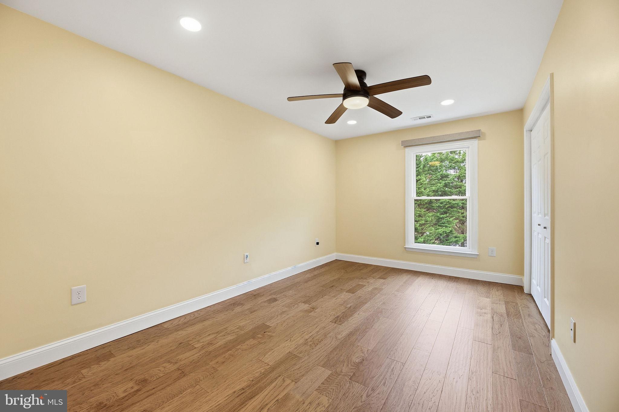 WHISPERING WOODS - Residential