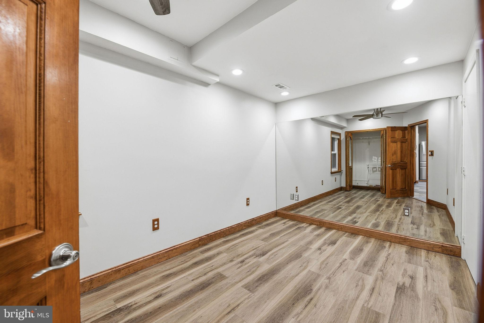 WHISPERING WOODS - Residential