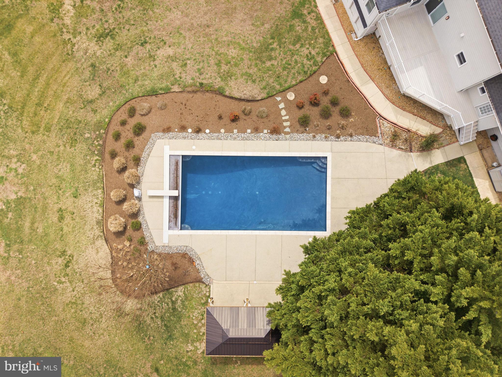 WHISPERING WOODS - Residential