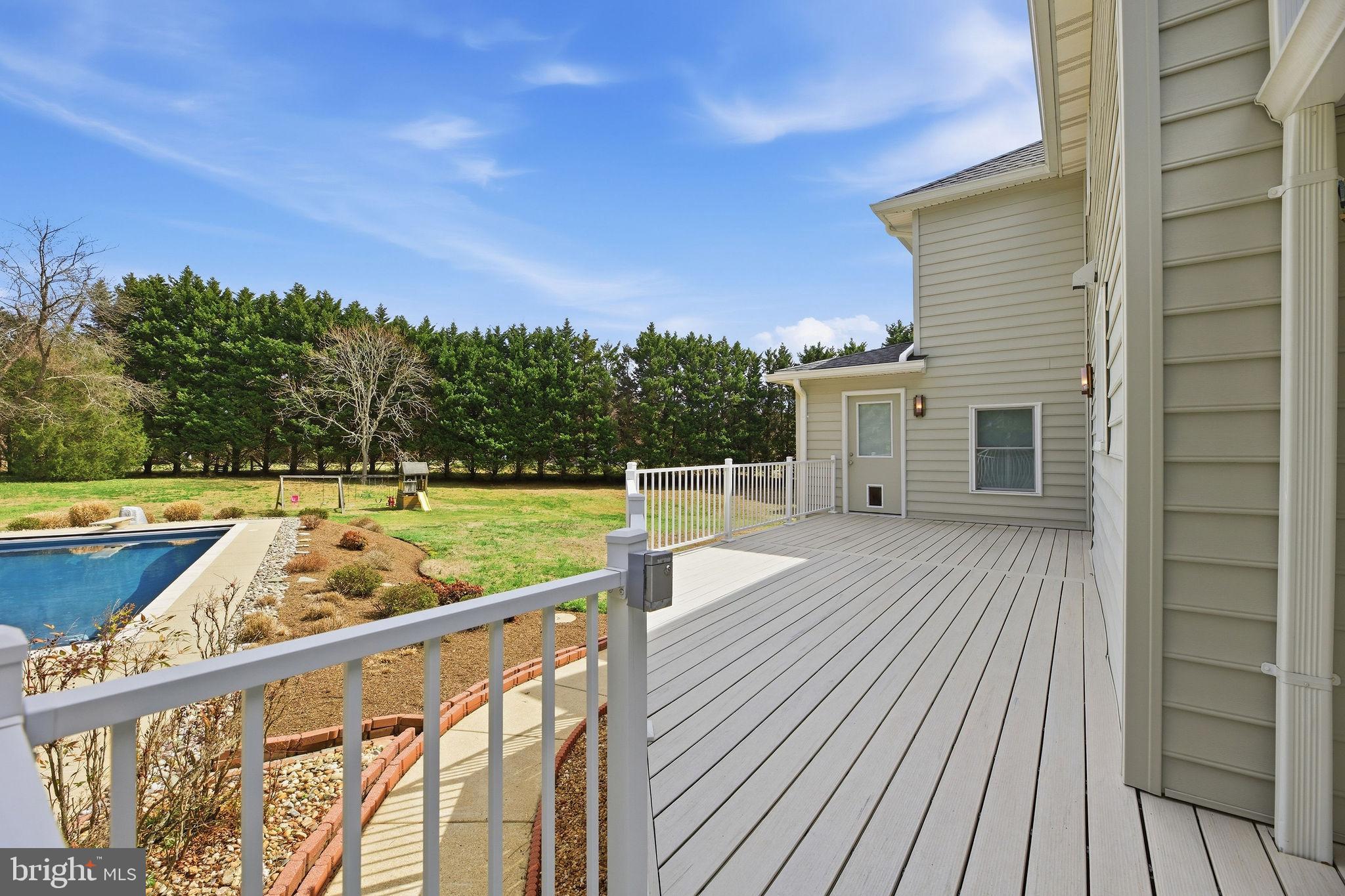 WHISPERING WOODS - Residential