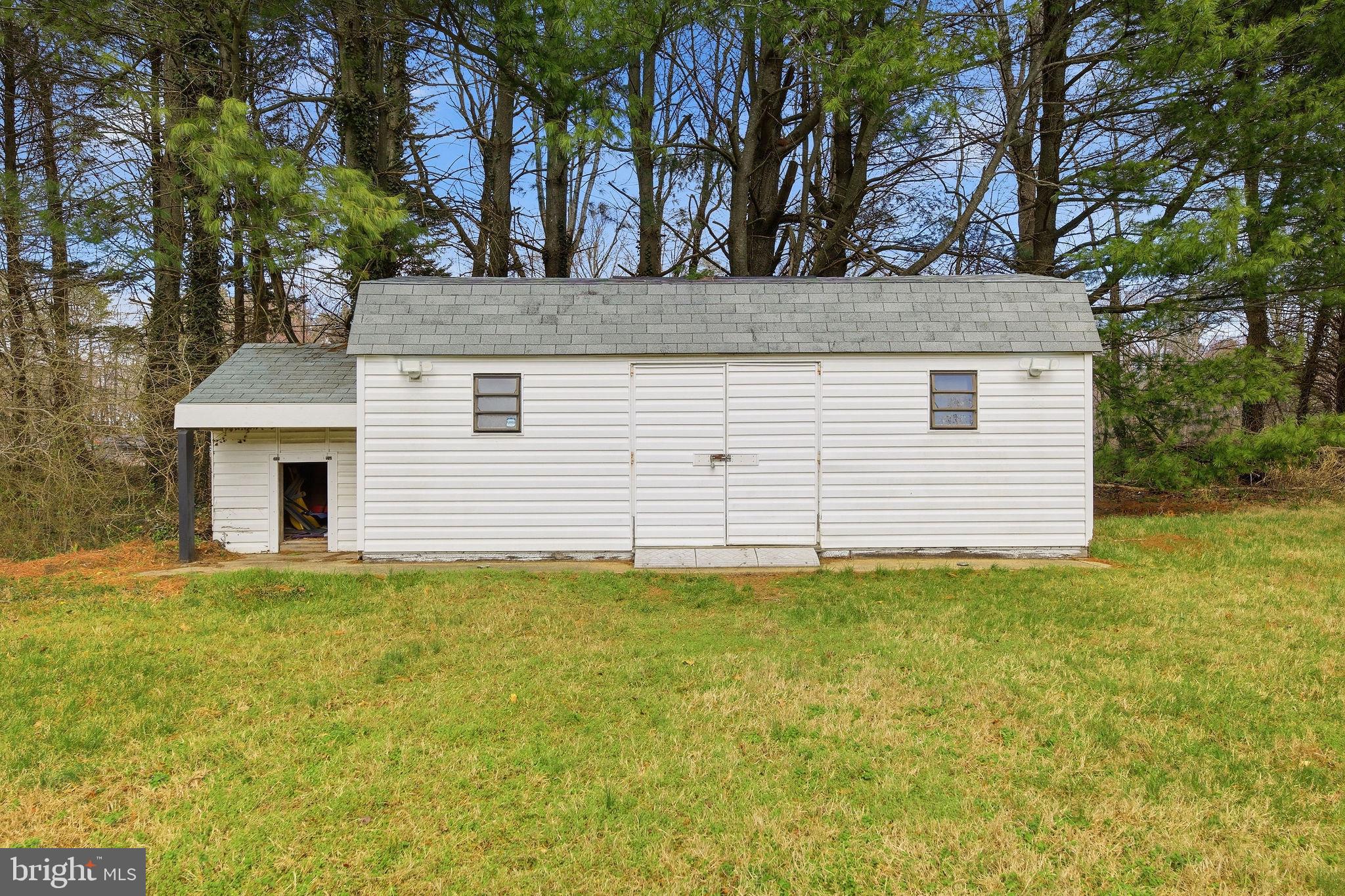 WHISPERING WOODS - Residential