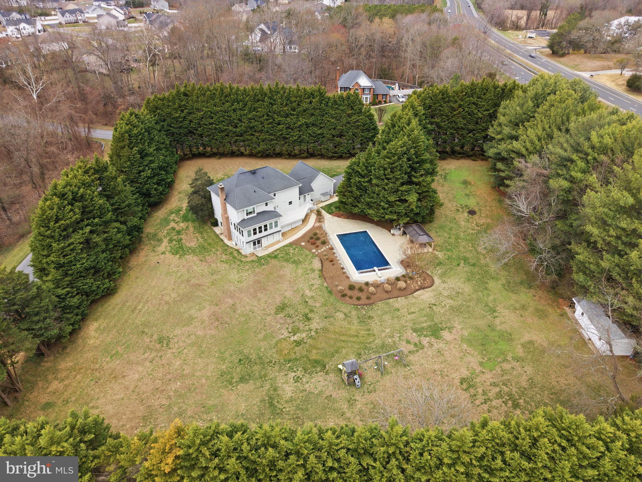 WHISPERING WOODS - Residential