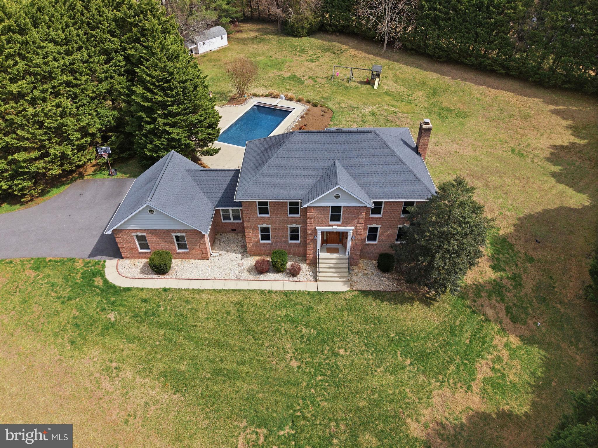 WHISPERING WOODS - Residential