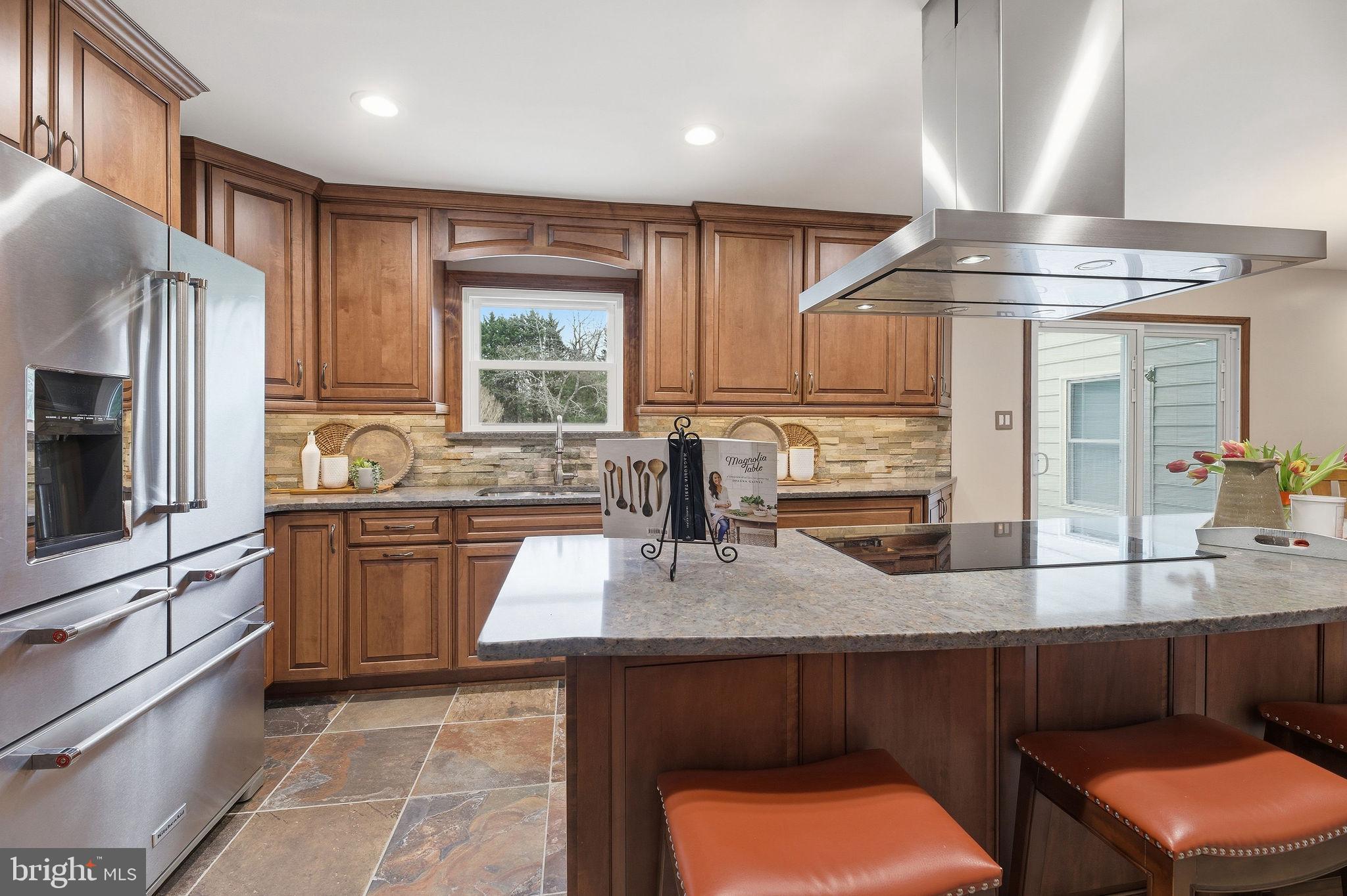 WHISPERING WOODS - Residential