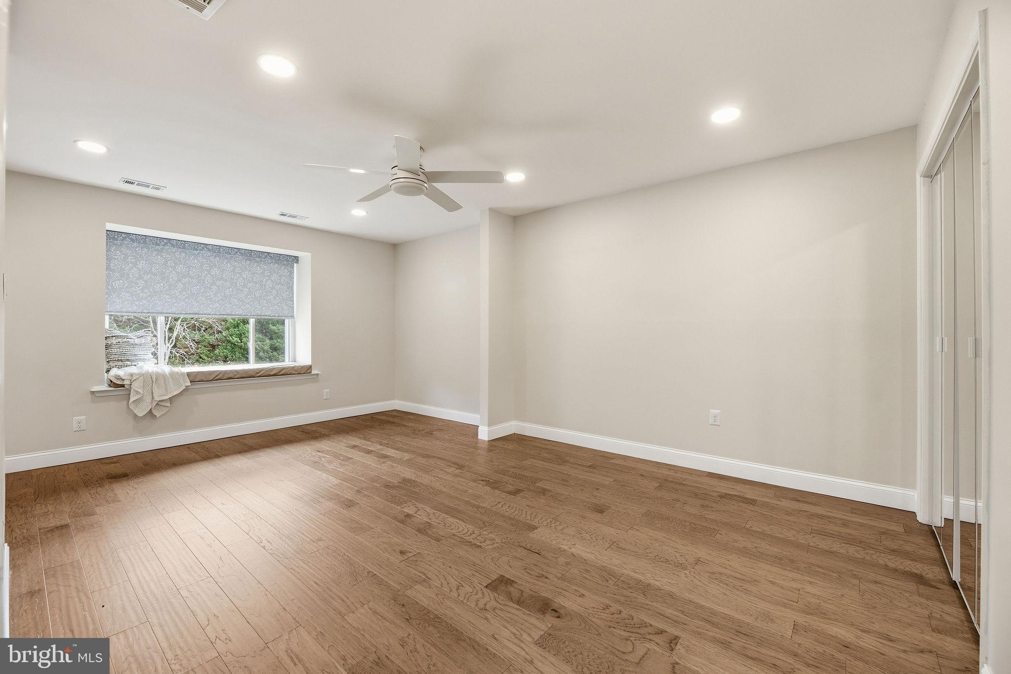 WHISPERING WOODS - Residential