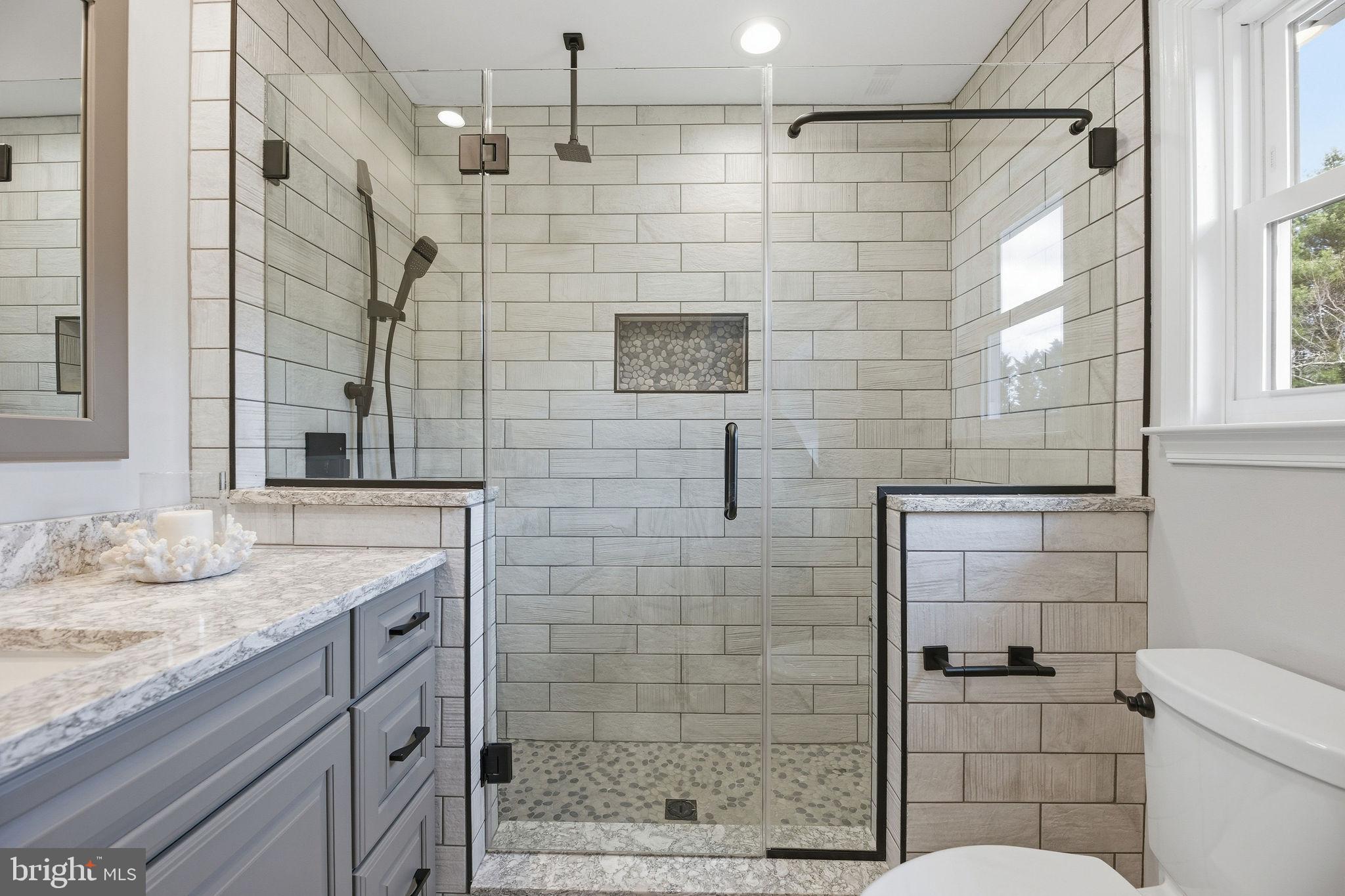 WHISPERING WOODS - Residential