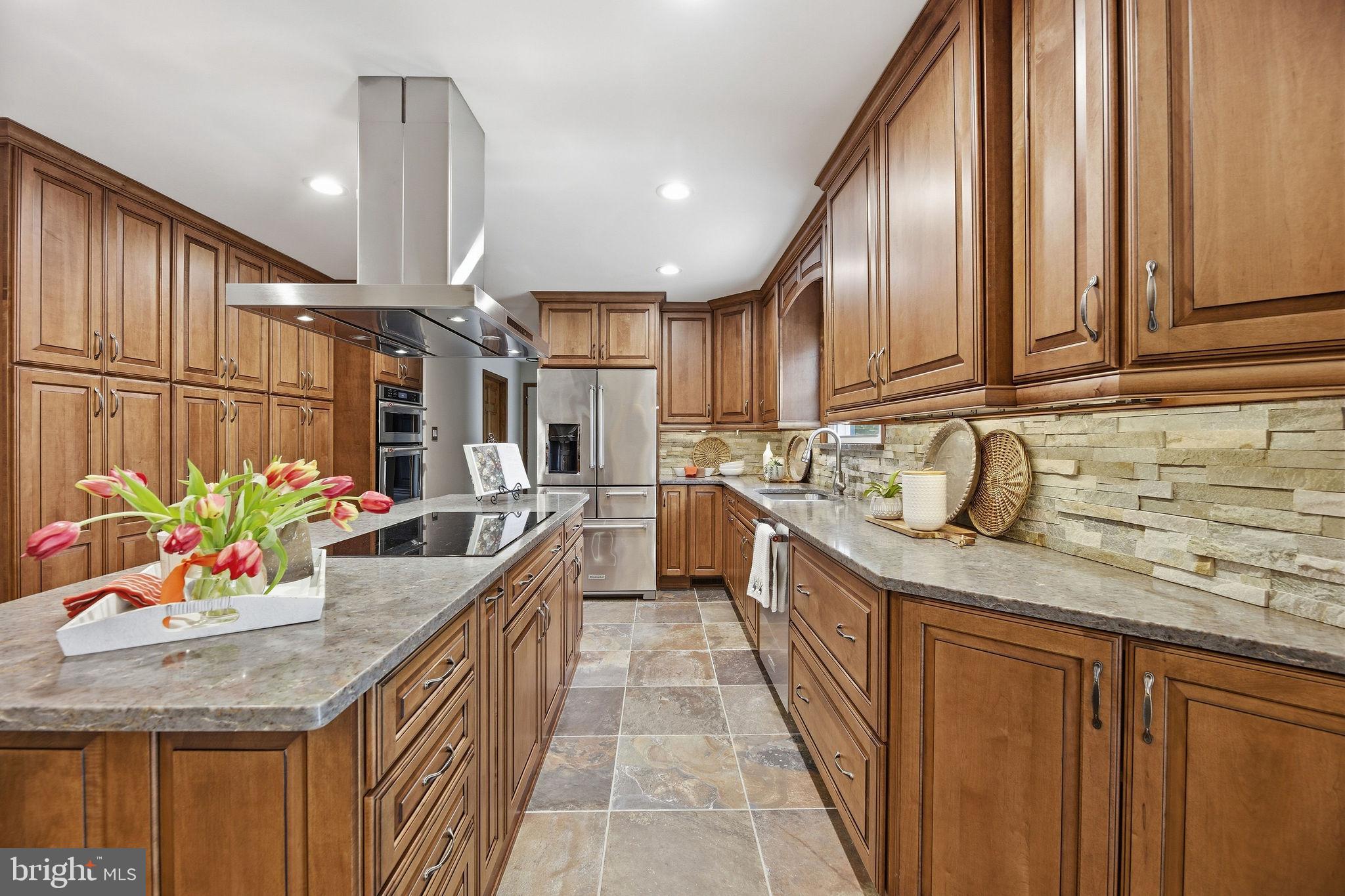 WHISPERING WOODS - Residential