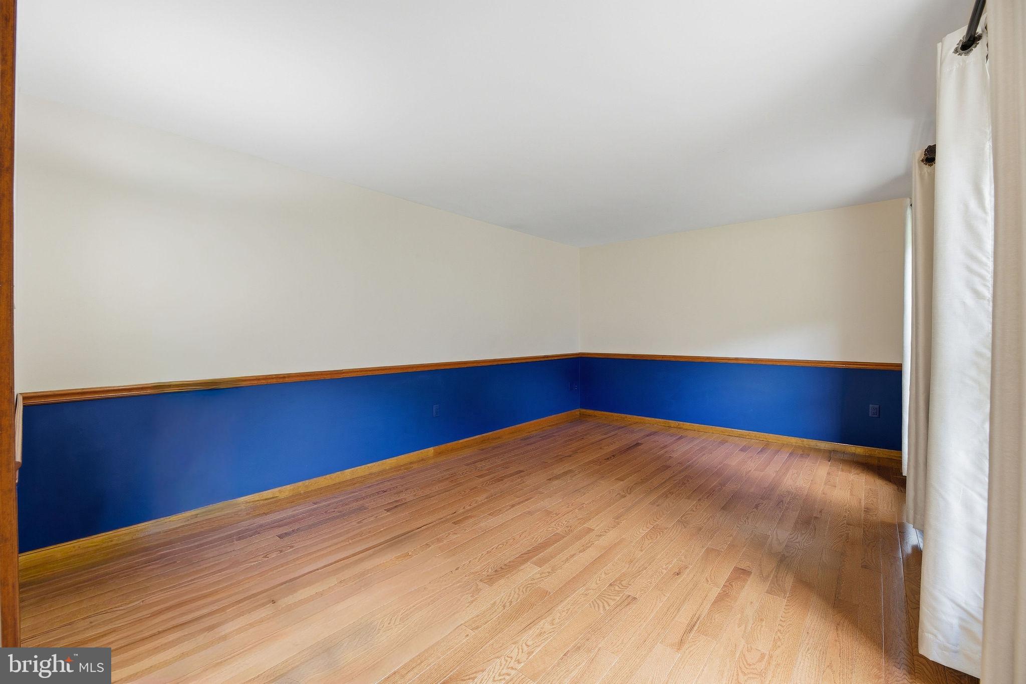 WHISPERING WOODS - Residential