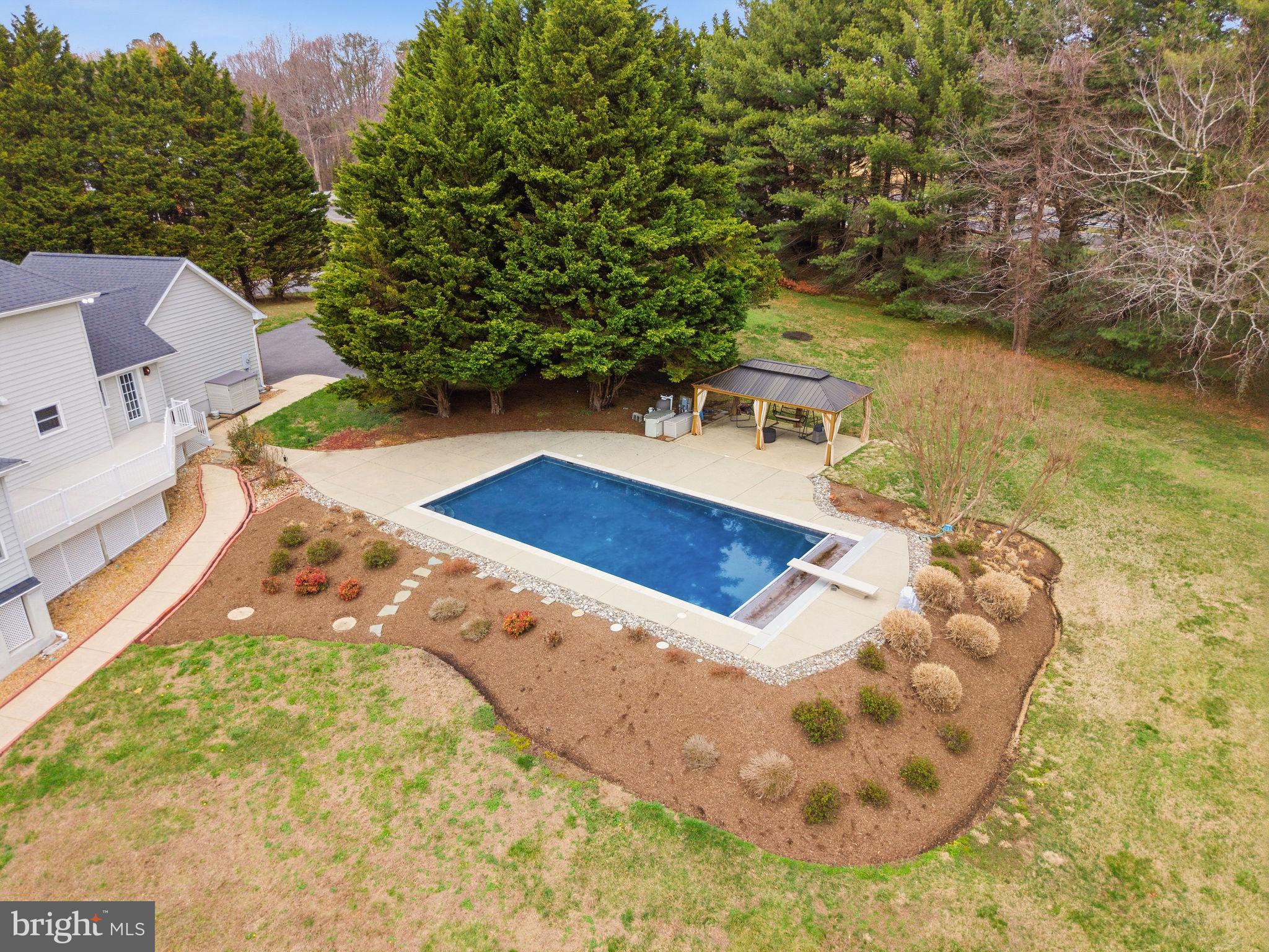 WHISPERING WOODS - Residential