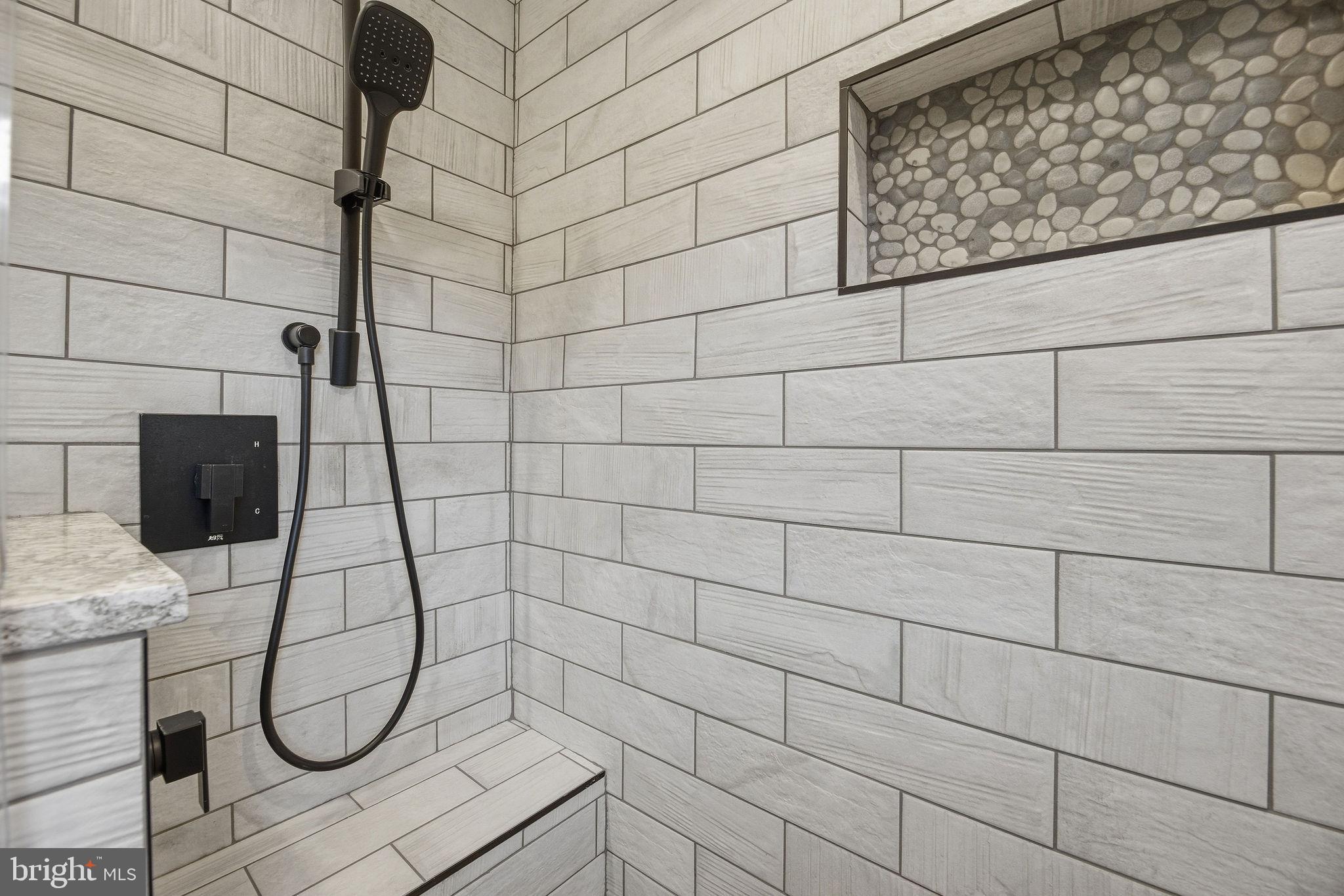 WHISPERING WOODS - Residential