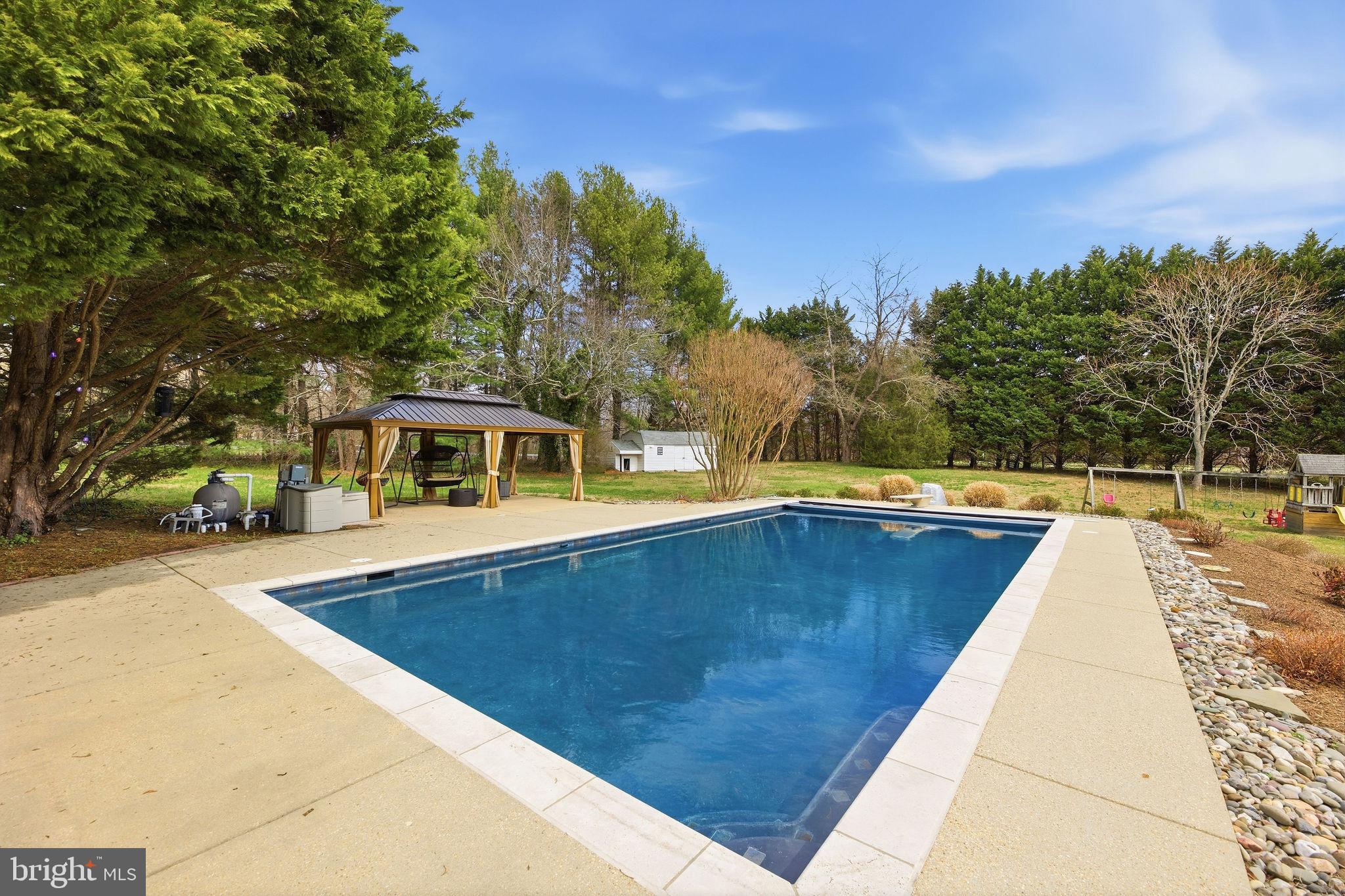 WHISPERING WOODS - Residential