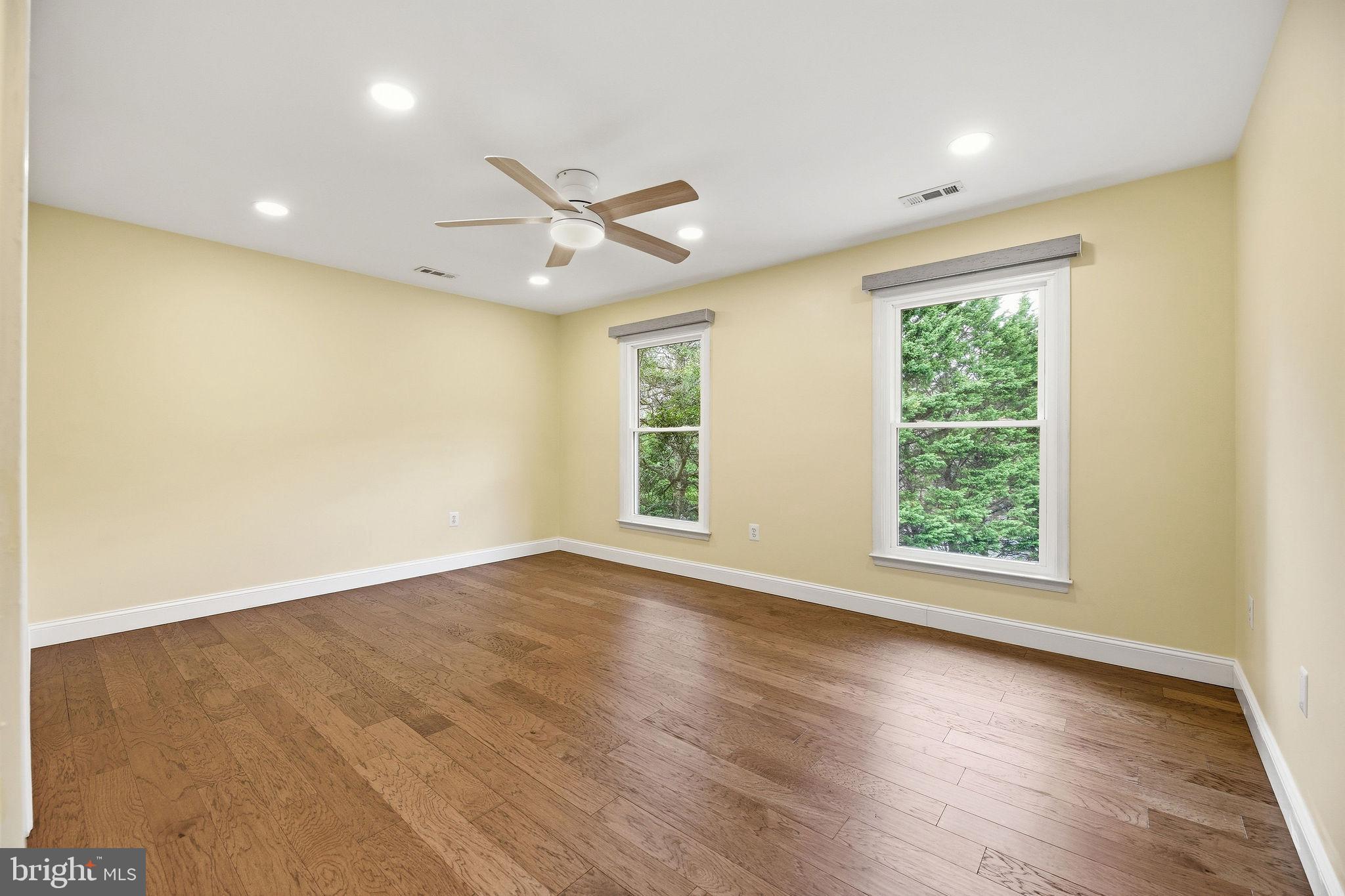 WHISPERING WOODS - Residential